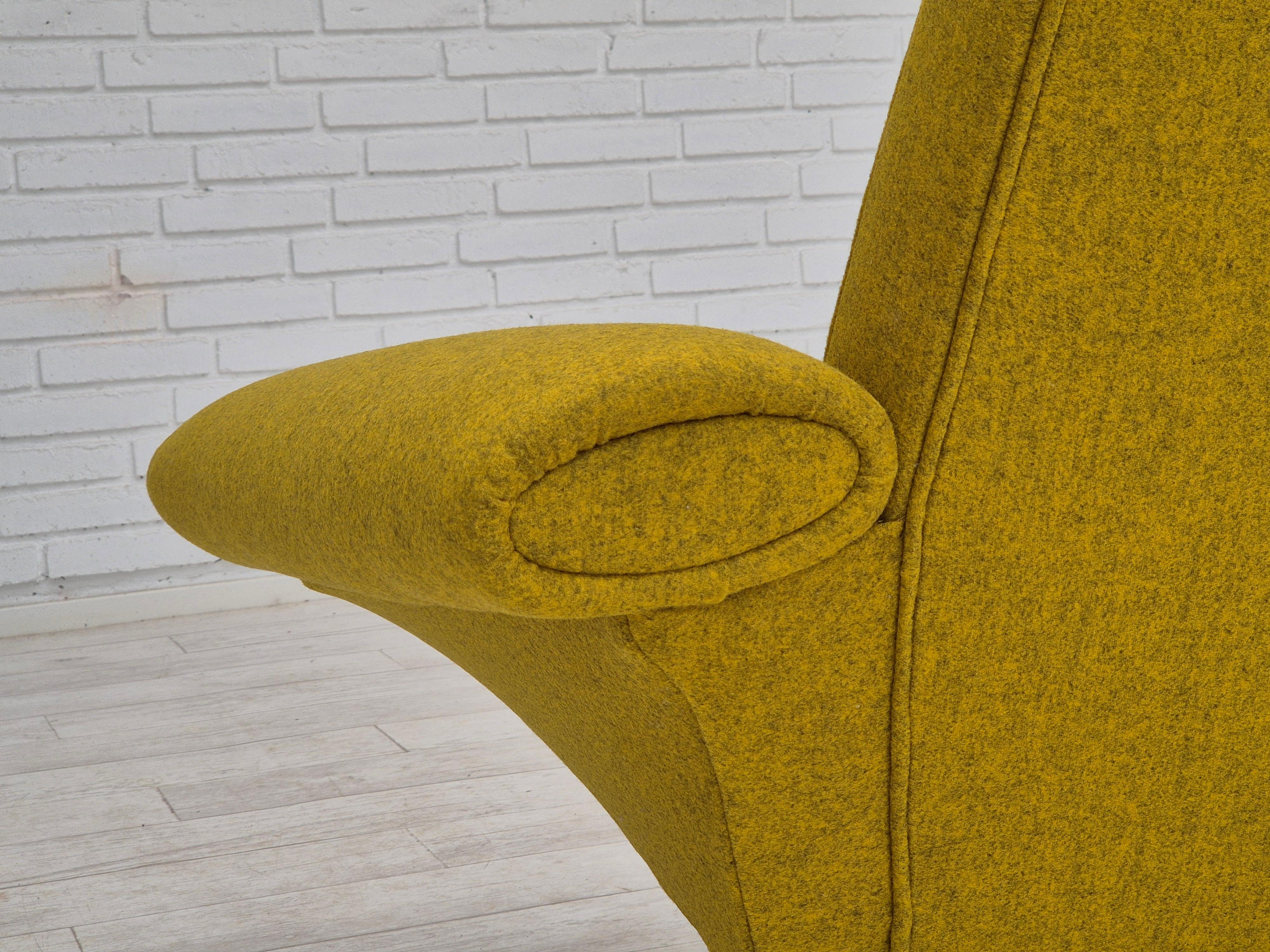 Années 1960, design danois de Johannes Andersen, fauteuil entièrement retapissé. en vente 6
