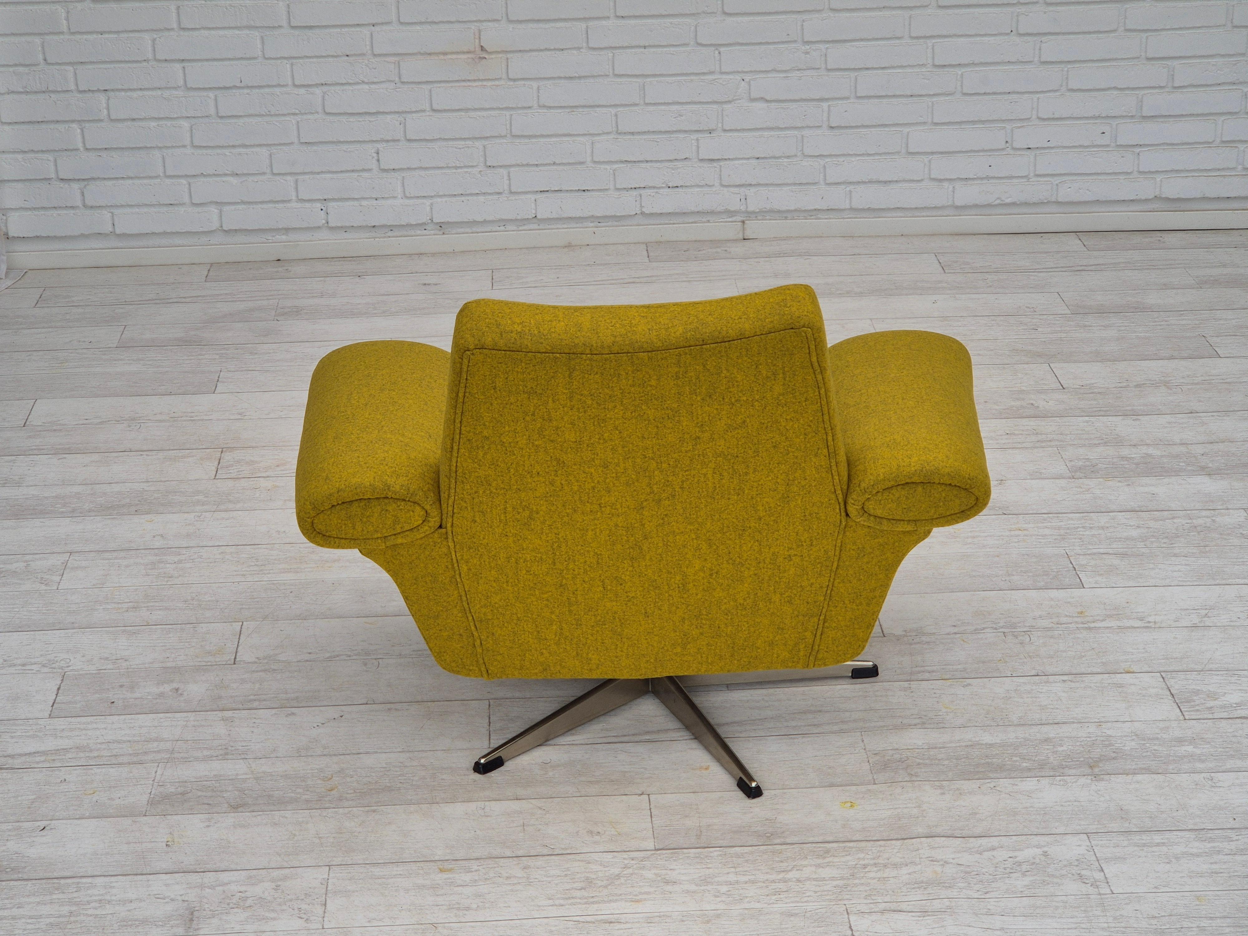 Années 1960, design danois de Johannes Andersen, fauteuil entièrement retapissé. en vente 10