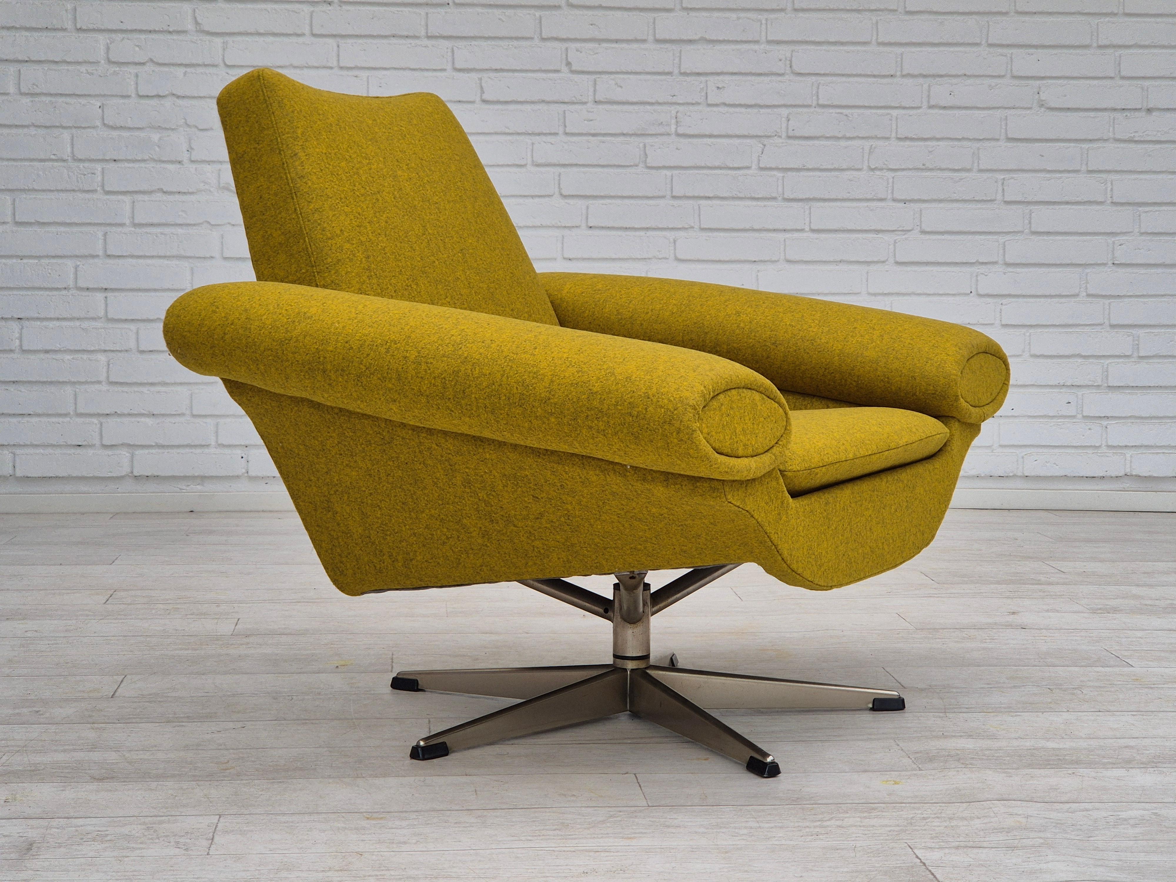 Scandinave moderne Années 1960, design danois de Johannes Andersen, fauteuil entièrement retapissé. en vente