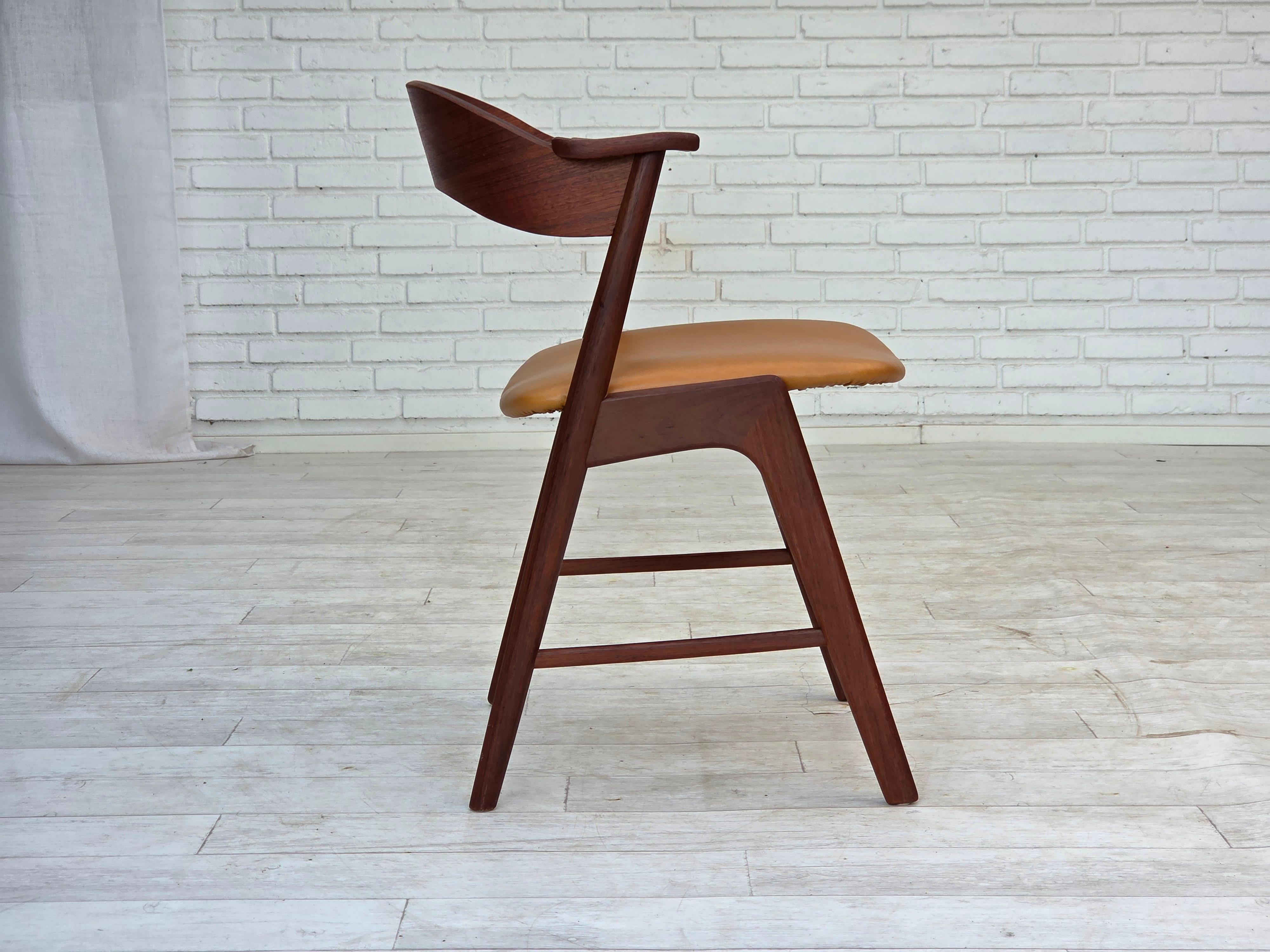 1960s, Danish design by Kai Kristensen, model 32, set of 8 dinning chairs. In Good Condition In Tarm, 82