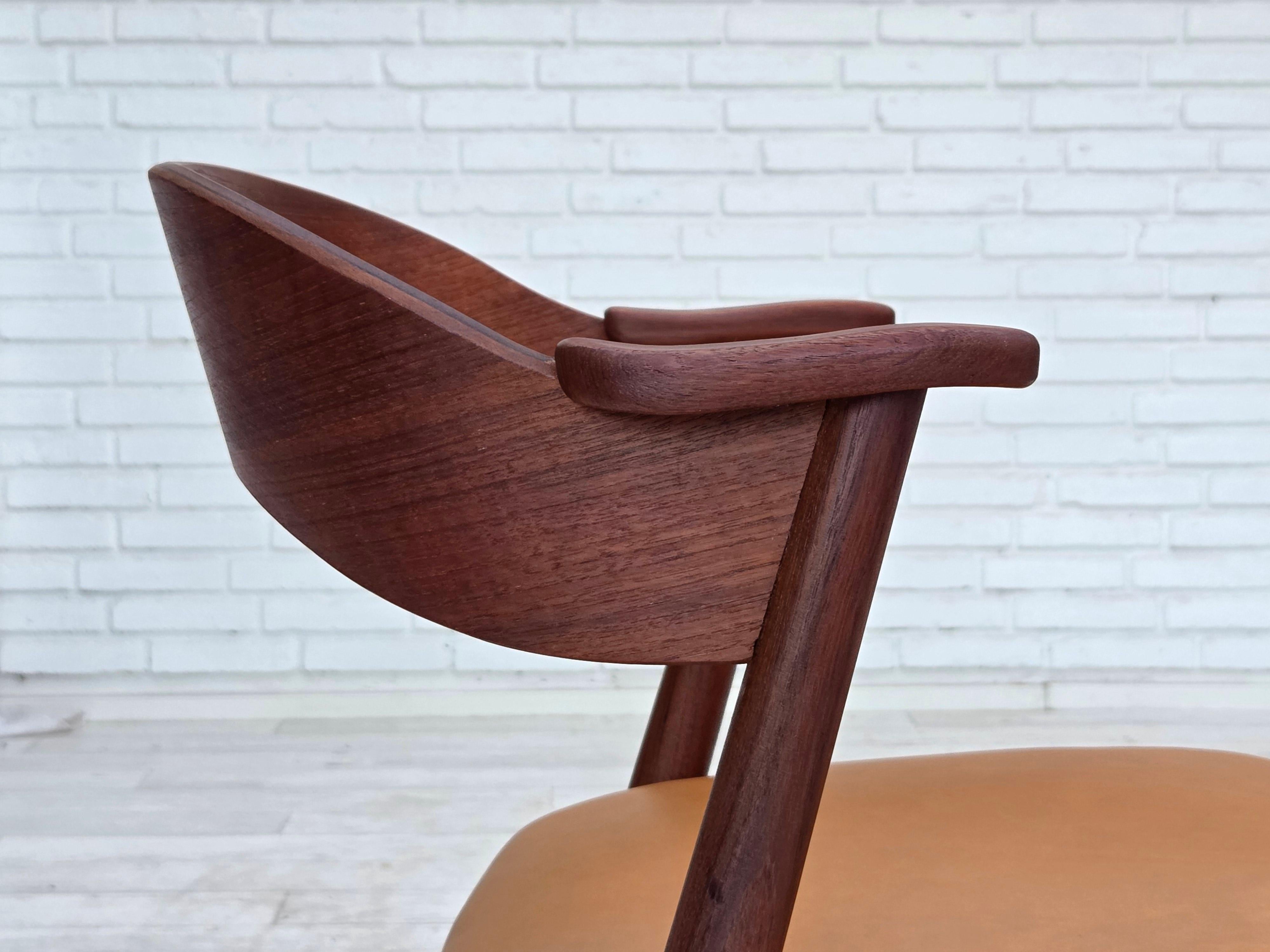 Leather 1960s, Danish design by Kai Kristensen, model 32, set of 8 dinning chairs.