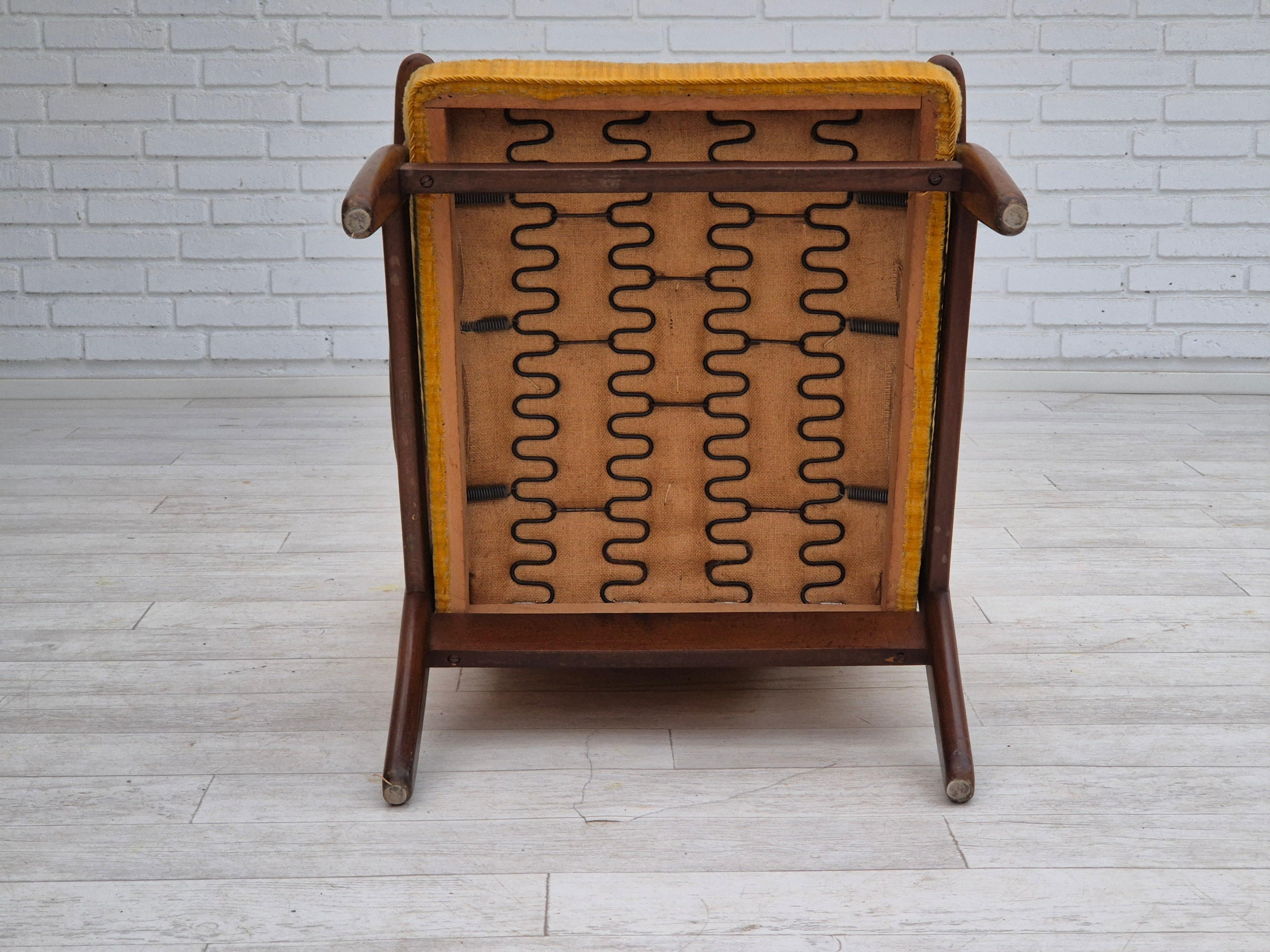 1960s, Danish design by Kurt Olsen, armchair model 230, original condition. Terciopelo en venta
