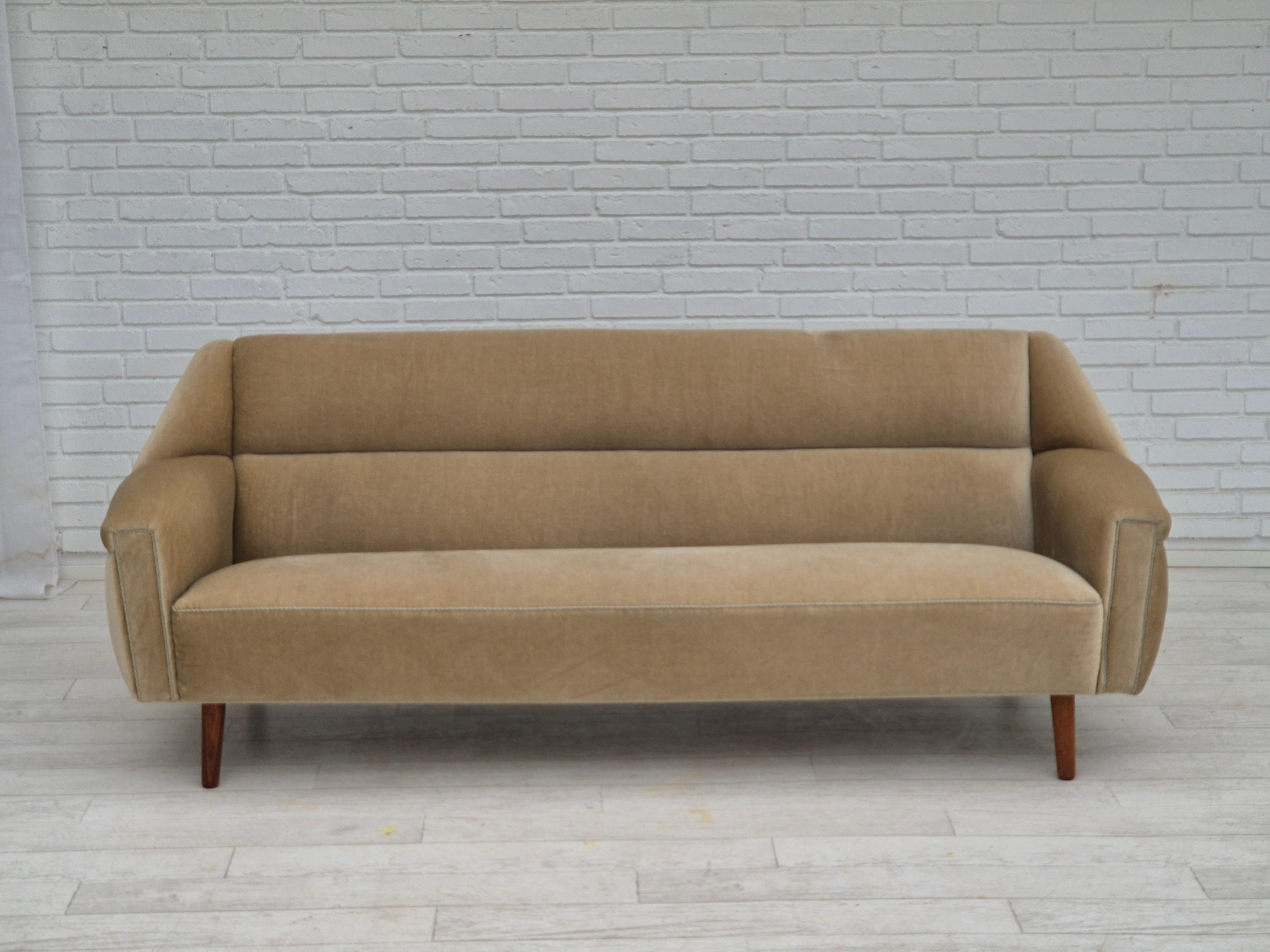 Danois Années 1960, Design/One danois par Kurt Østervig, canapé 3 places, modèle 57, original. en vente