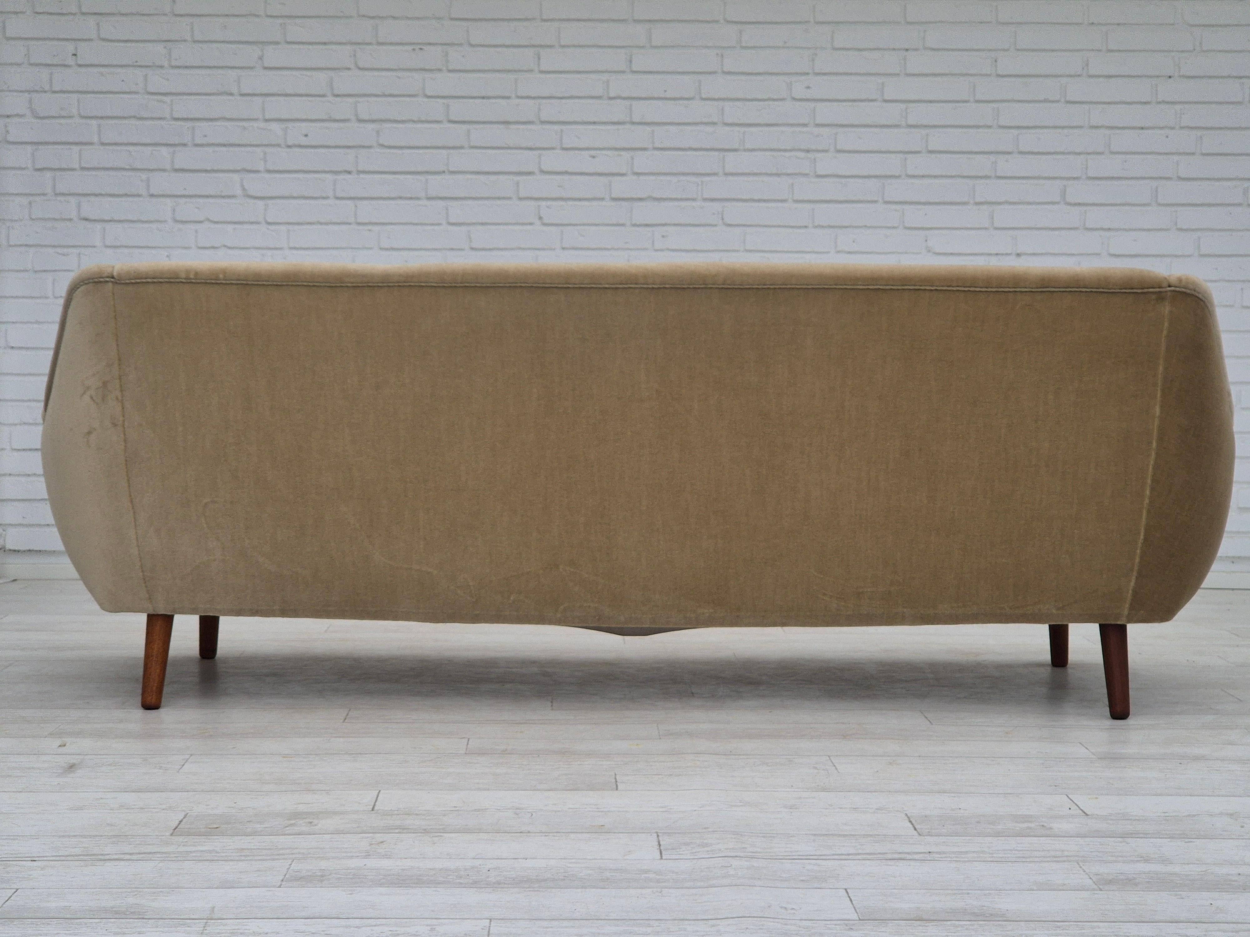 Velours Années 1960, Design/One danois par Kurt Østervig, canapé 3 places, modèle 57, original. en vente