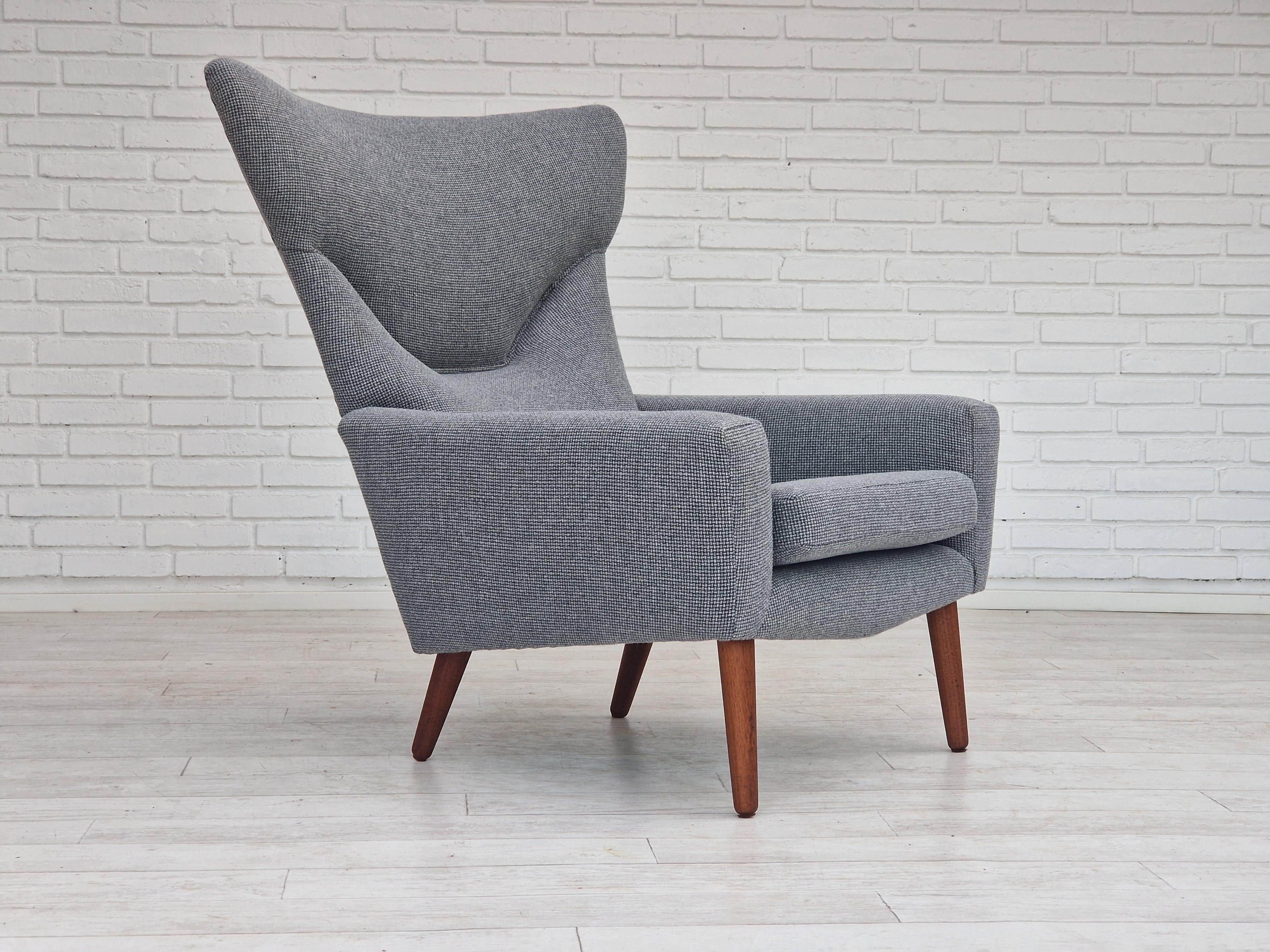 1960s Danish design by Kurt Østervig, relax chair model 62H. Completely renovated-reupholstered in quality furniture wool fabric. Removable teak arm guard. Brand new upholstery with natural coconut mat and brand new seat cushion. Teak legs.