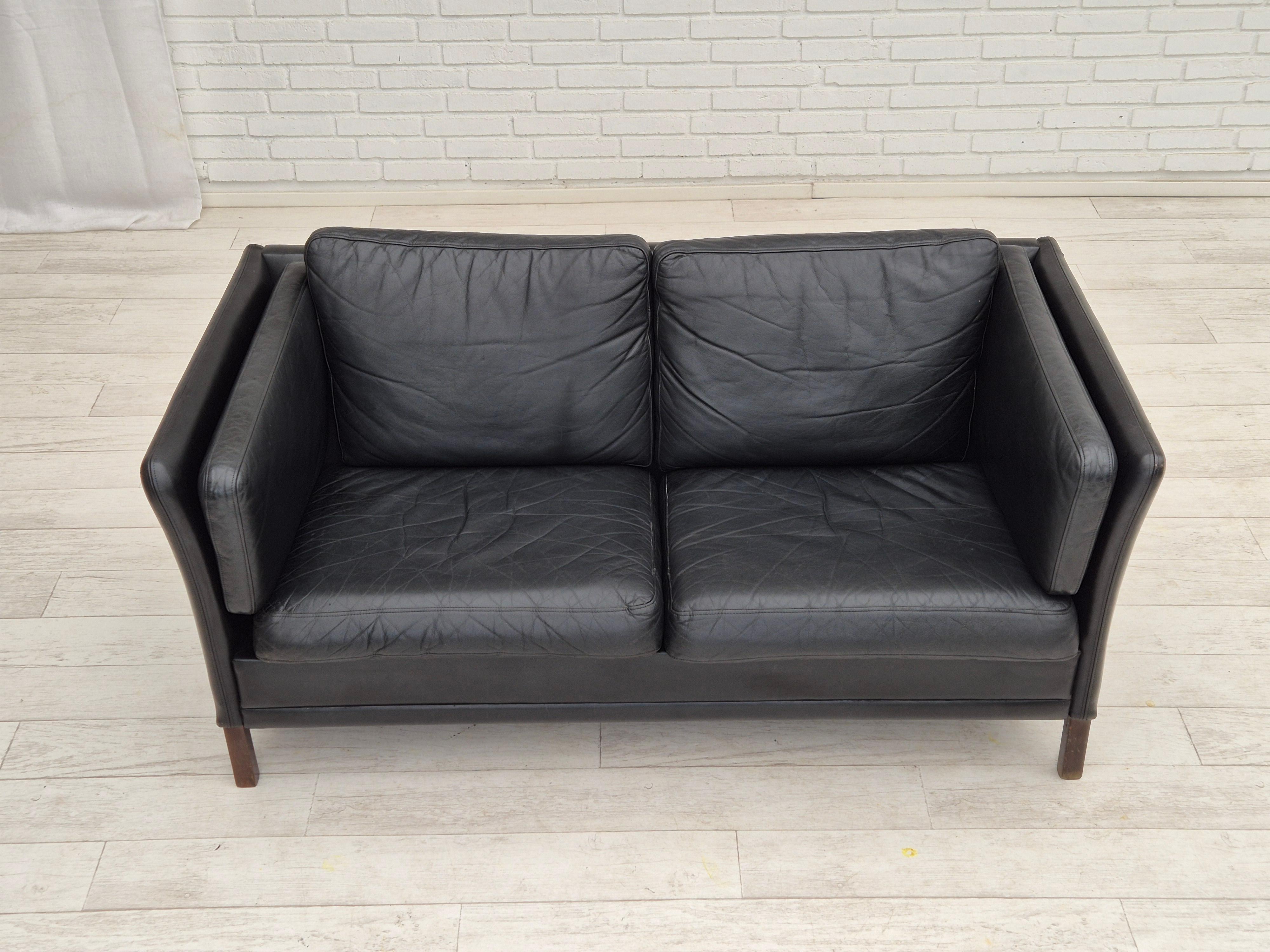 1960s, Danish design by Mogens Hansen, 2 seater sofa in original condition. In Good Condition For Sale In Tarm, 82