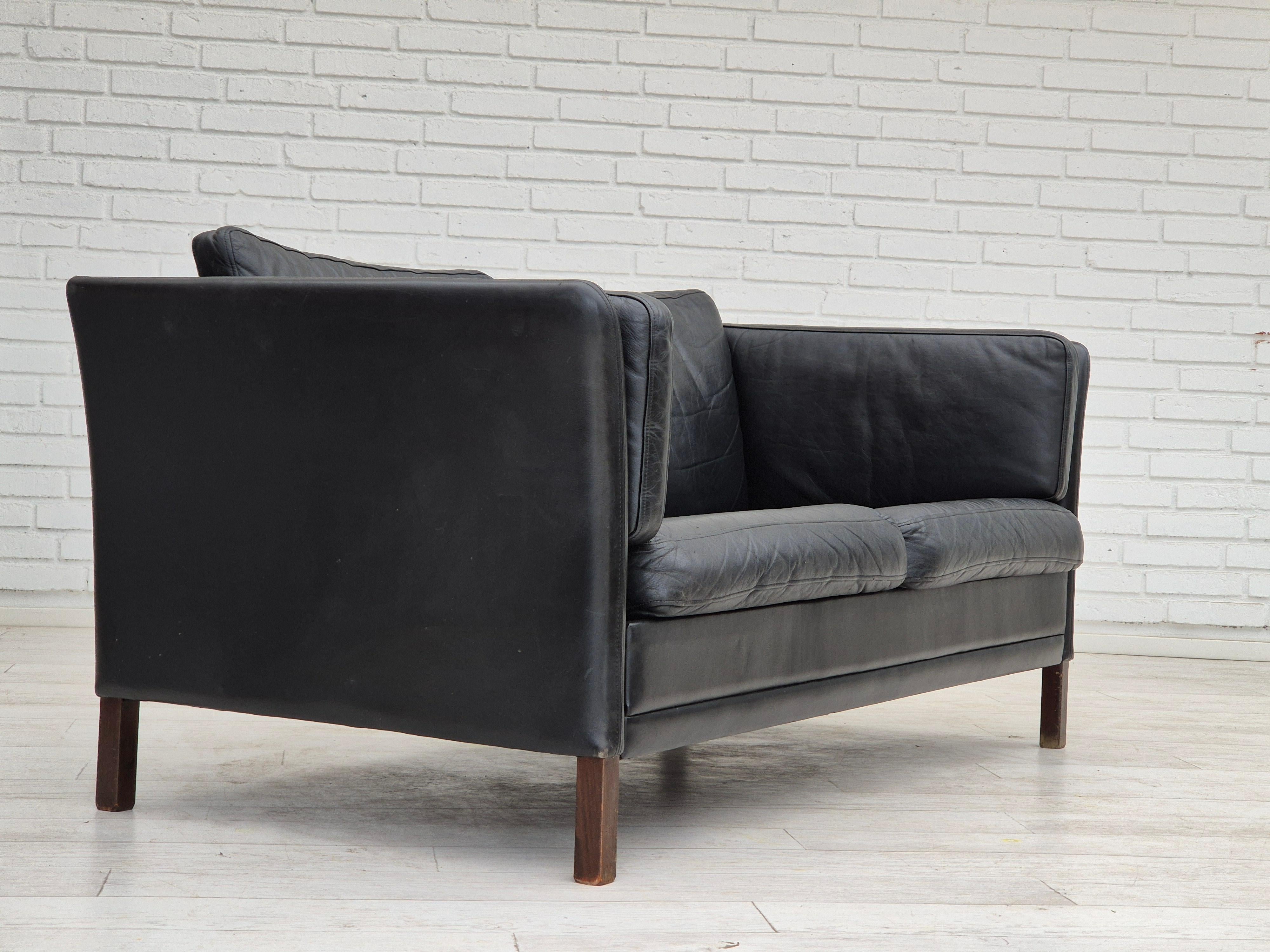 1960er Jahre, dänisches Design von Mogens Hansen, 2-sitziges Sofa im Originalzustand. im Zustand „Gut“ im Angebot in Tarm, 82