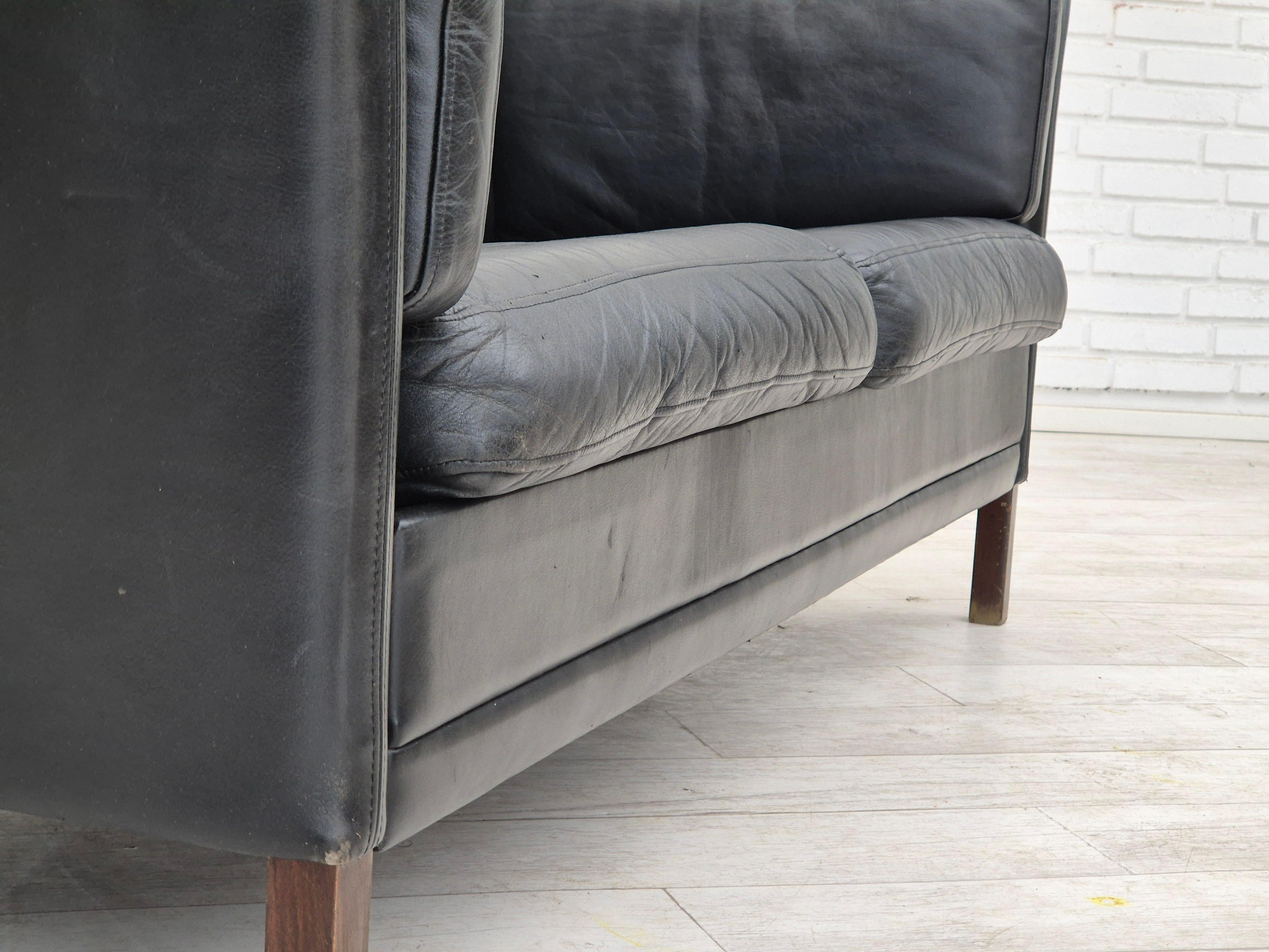 1960er Jahre, dänisches Design von Mogens Hansen, 2-sitziges Sofa im Originalzustand. (Mitte des 20. Jahrhunderts) im Angebot