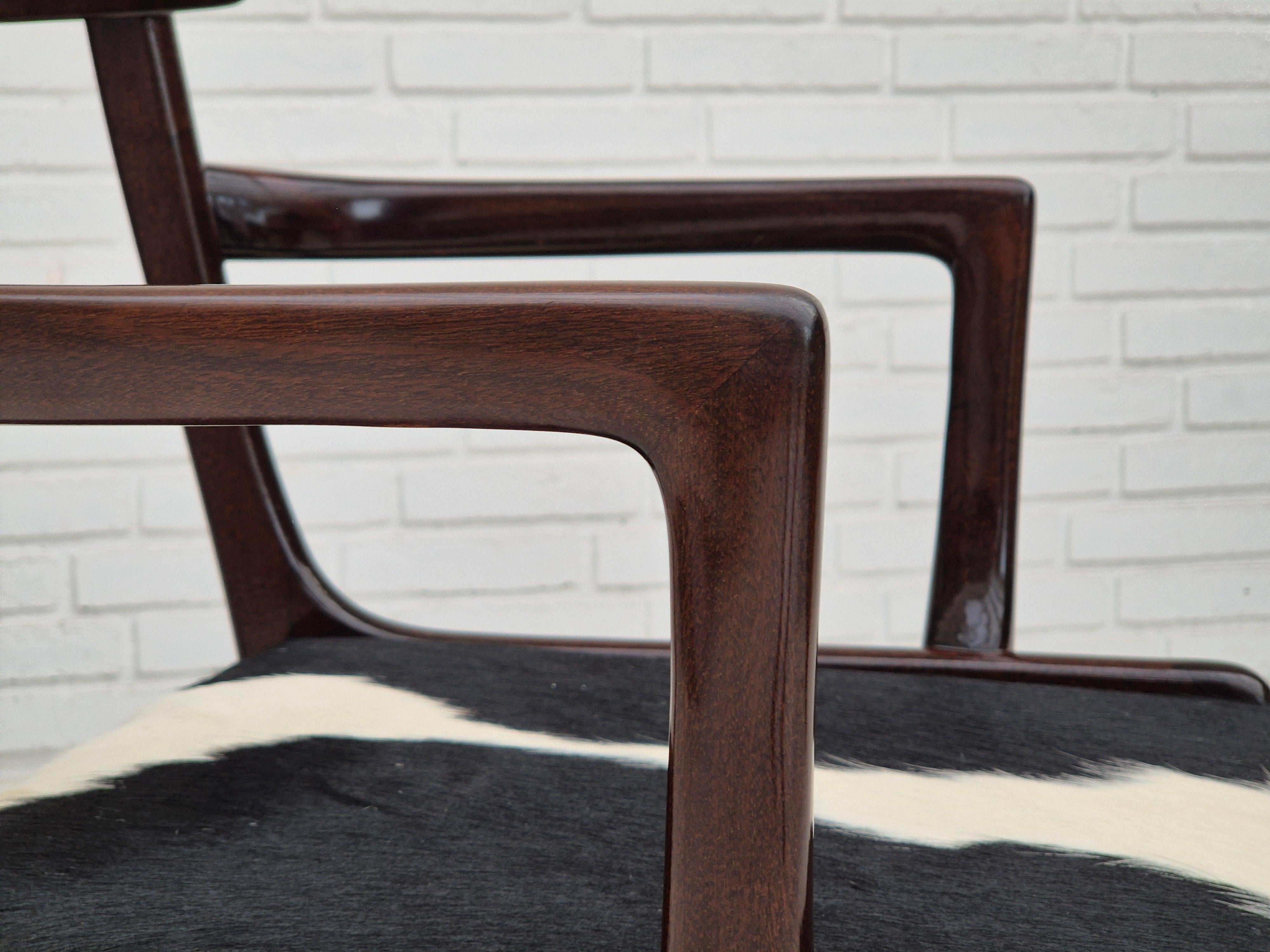 Années 1960, Design/One Wanscher, fauteuil, peau de vache, retapissé. en vente 5