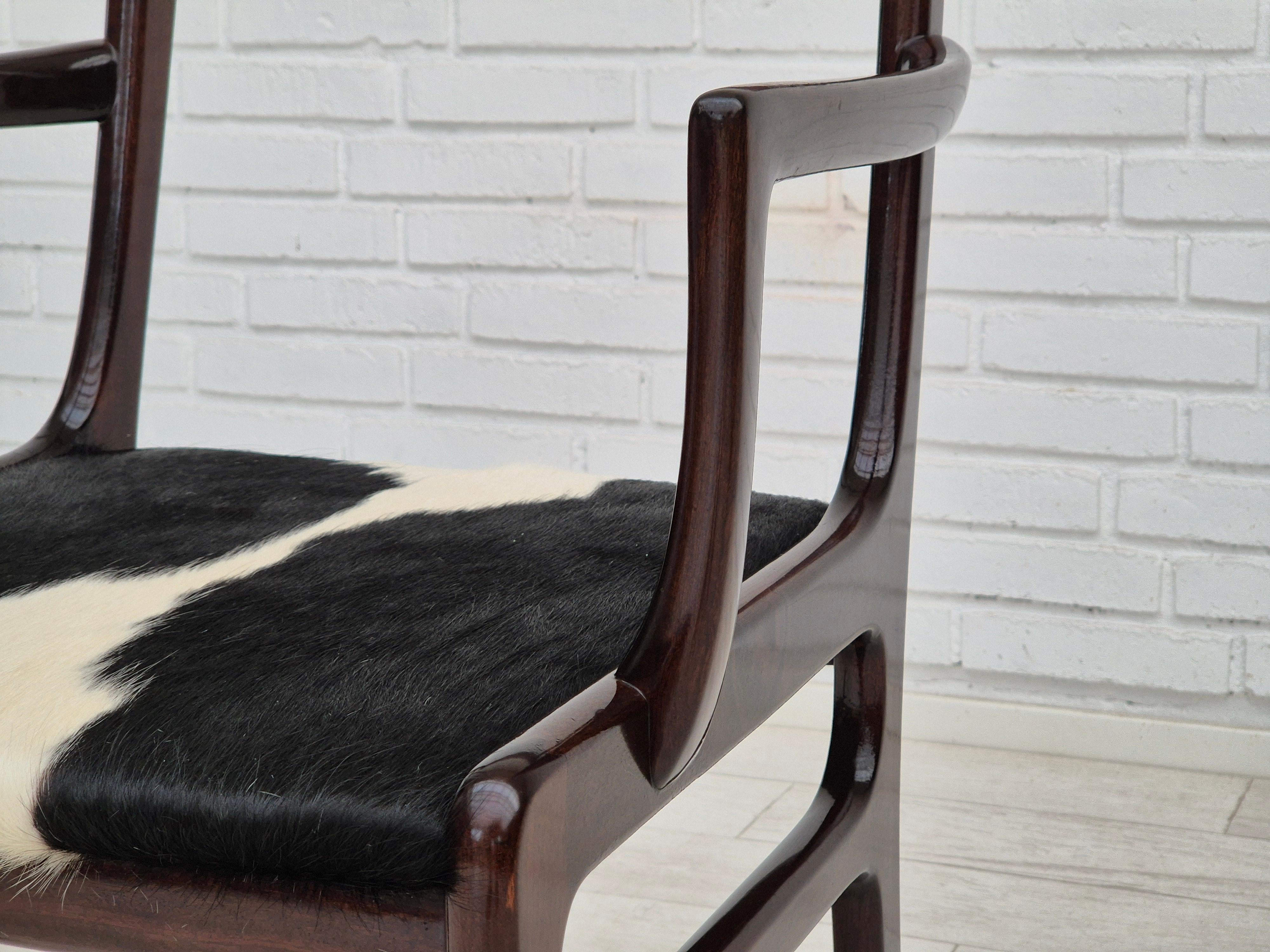 Années 1960, Design/One Wanscher, fauteuil, peau de vache, retapissé. en vente 7
