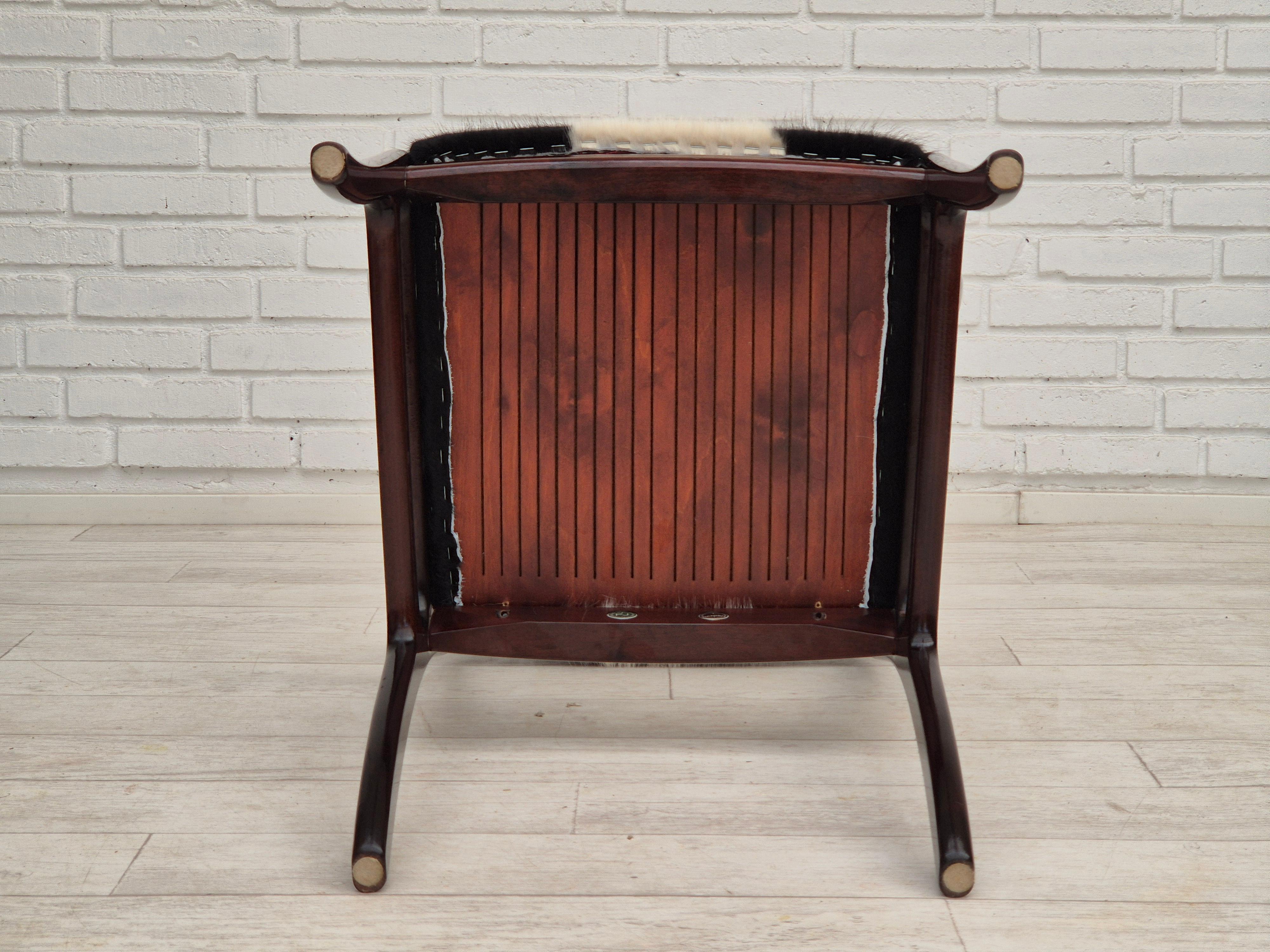 Années 1960, Design/One Wanscher, fauteuil, peau de vache, retapissé. en vente 10