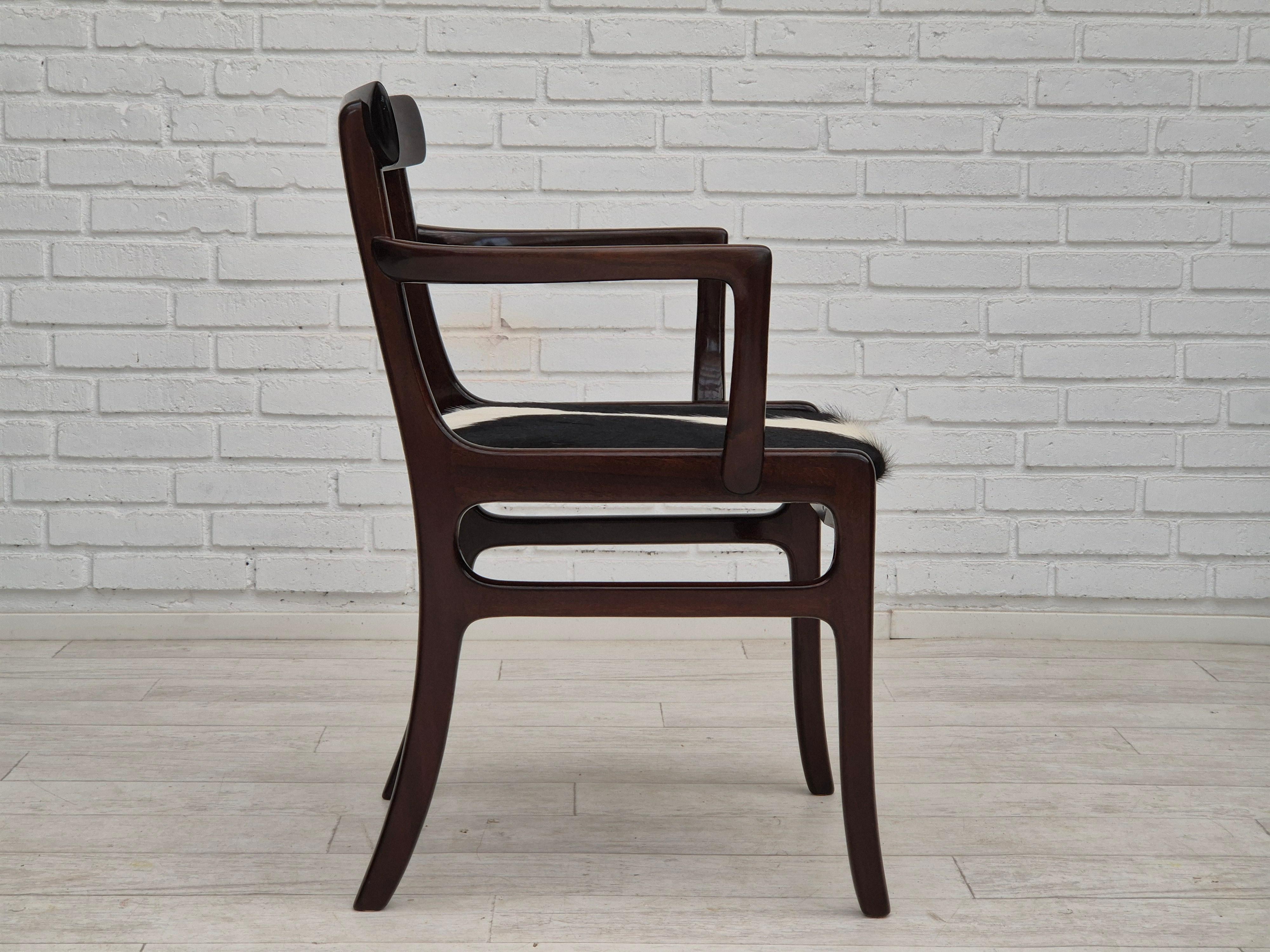 Danois Années 1960, Design/One Wanscher, fauteuil, peau de vache, retapissé. en vente