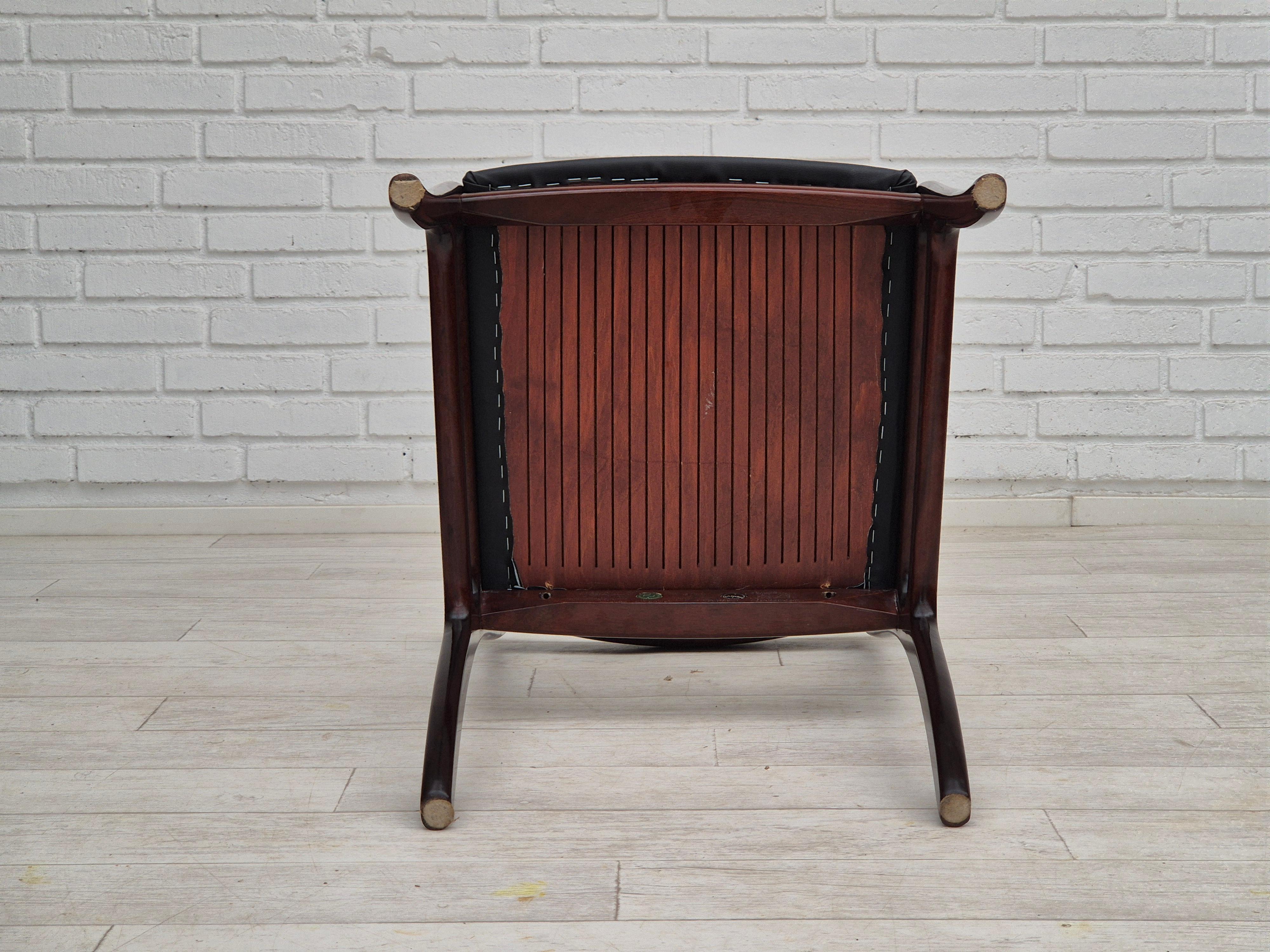 Satz von 4 Esszimmerstühlen, dänisches Design von Ole Wanscher, 1960er Jahre, neu gepolstert. im Angebot 6
