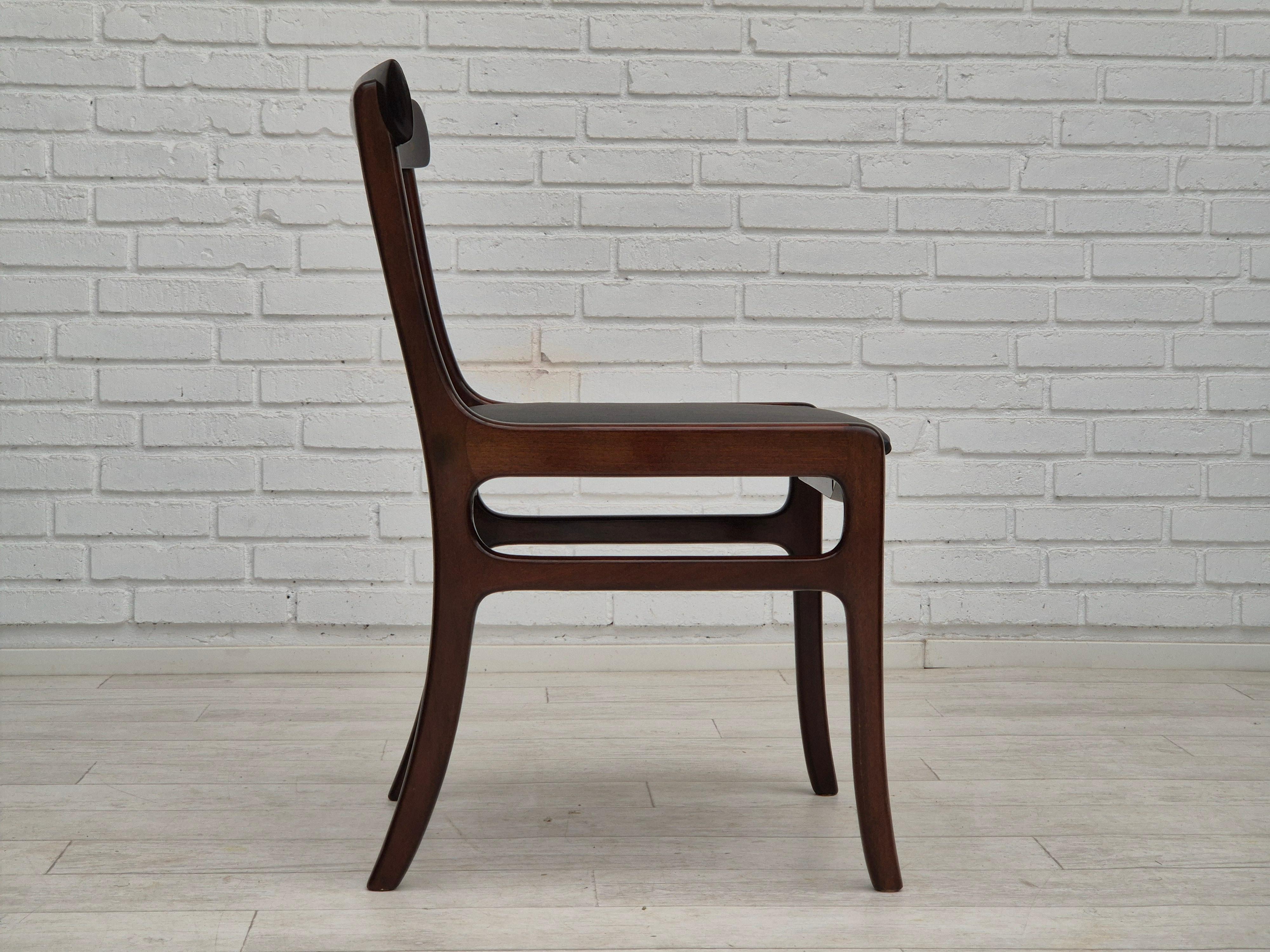 Satz von 4 Esszimmerstühlen, dänisches Design von Ole Wanscher, 1960er Jahre, neu gepolstert. (Mitte des 20. Jahrhunderts) im Angebot