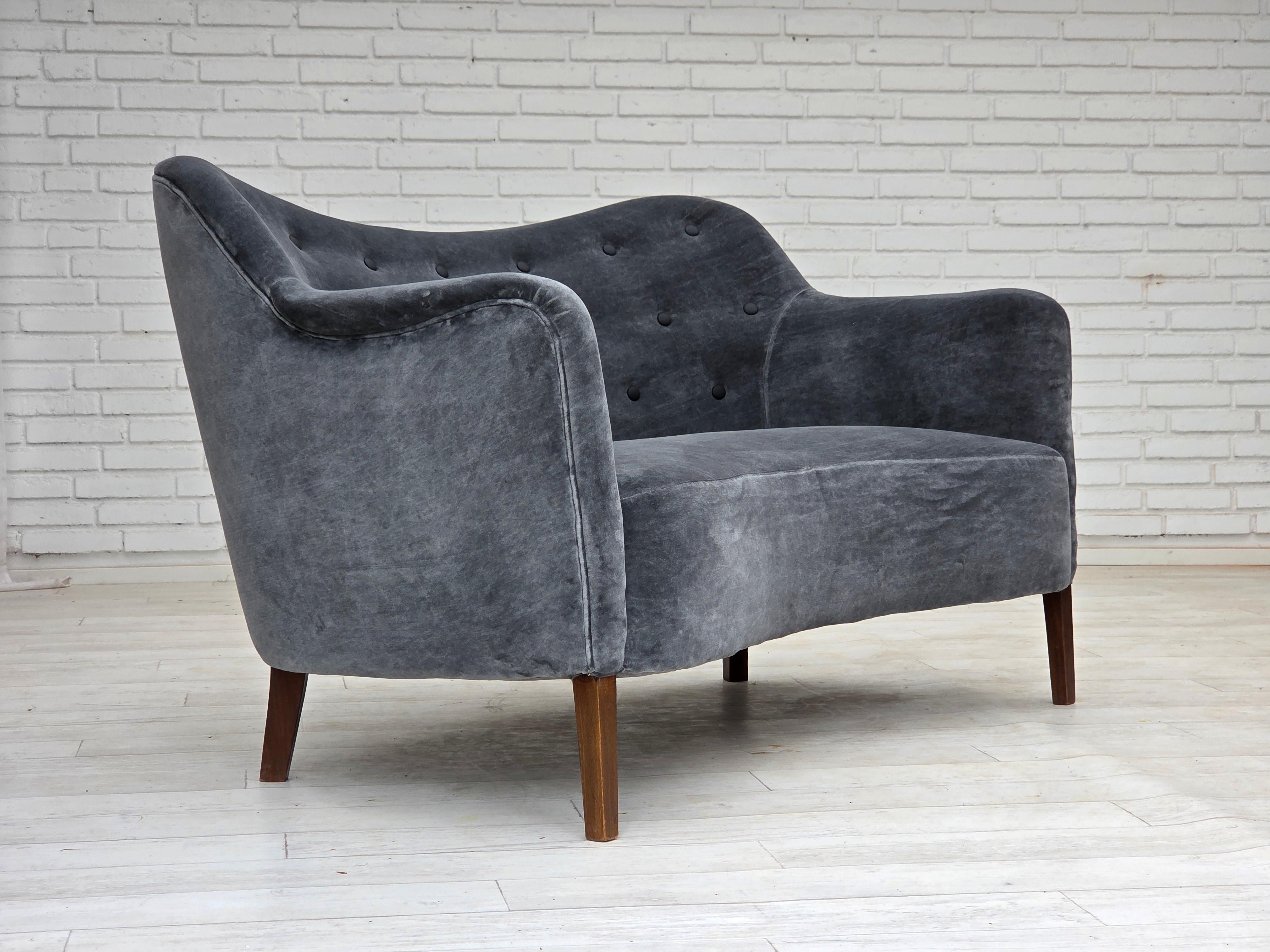 Años 60, diseño danés de Slagelse Møbelværk, sofá, modelo 185, retapizado. en Bueno estado para la venta en Tarm, 82