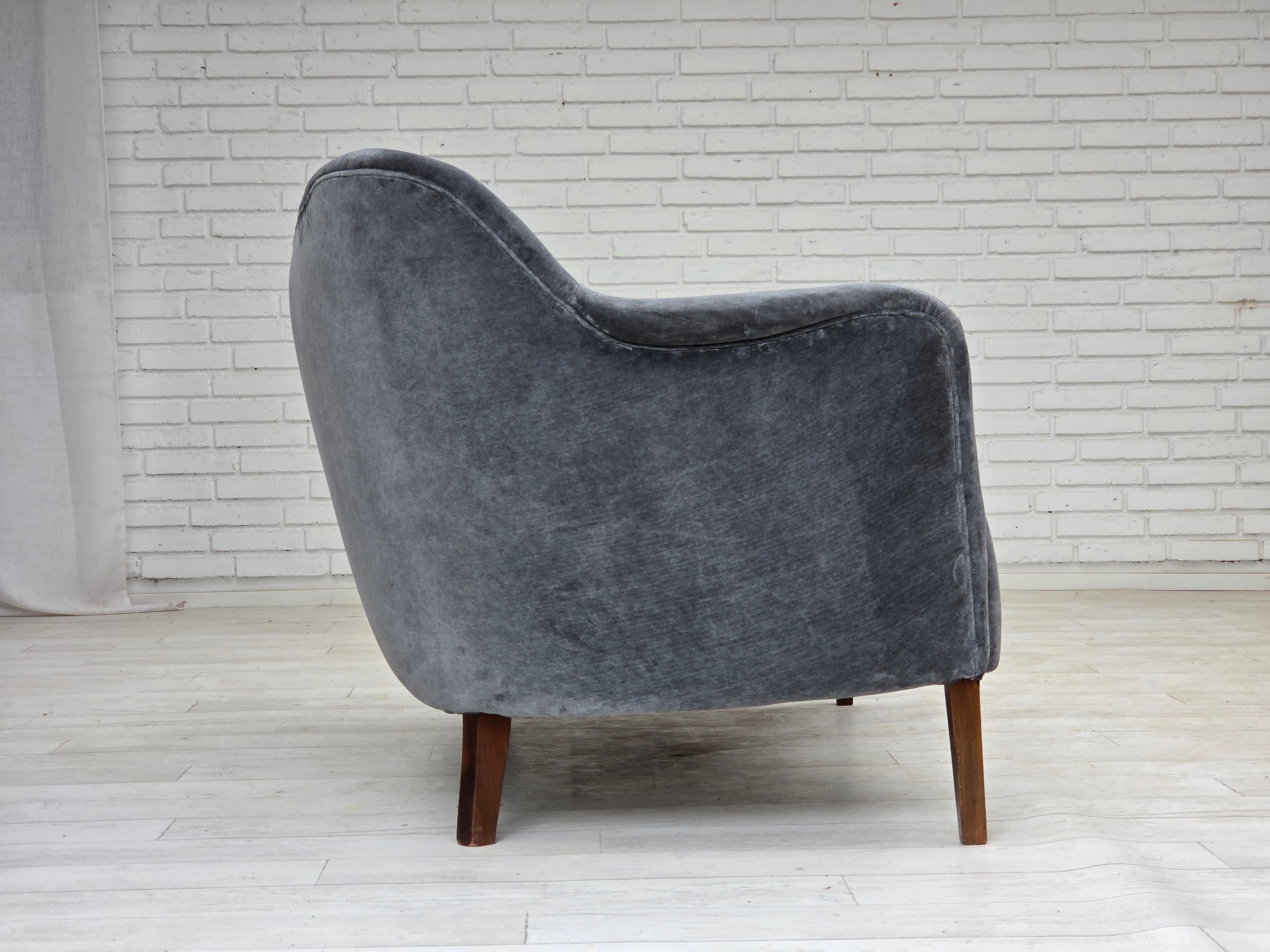Años 60, diseño danés de Slagelse Møbelværk, sofá, modelo 185, retapizado. en venta 2