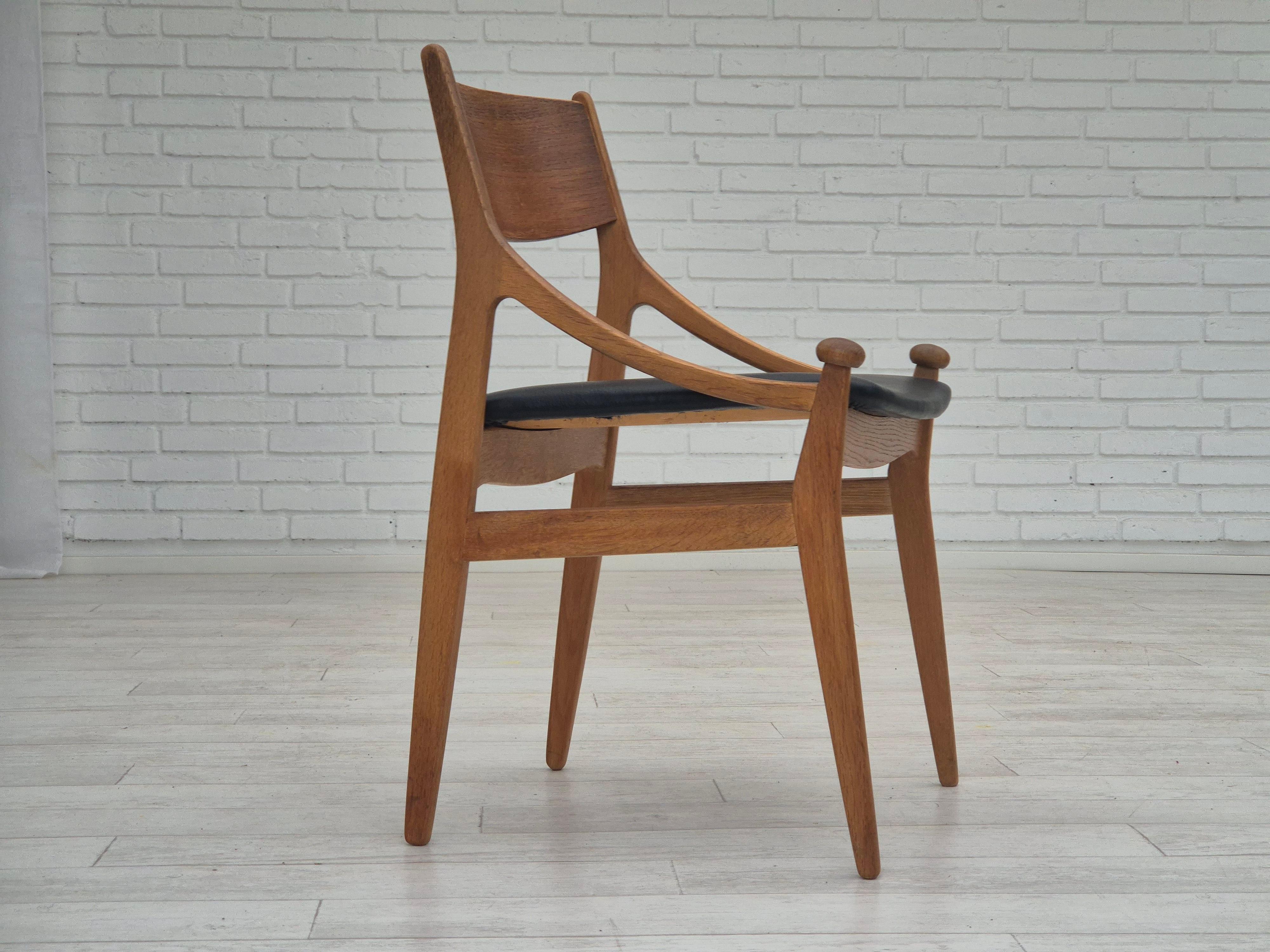 1960s, Danish design by Vestervig Eriksen for Brdr. Tromborg Møbelfabrik. New reupholstered by craftsman in quality Sørensen black leather, renewed oak wood. Manufactured by Danish furniture manufacturer in about 1965s.