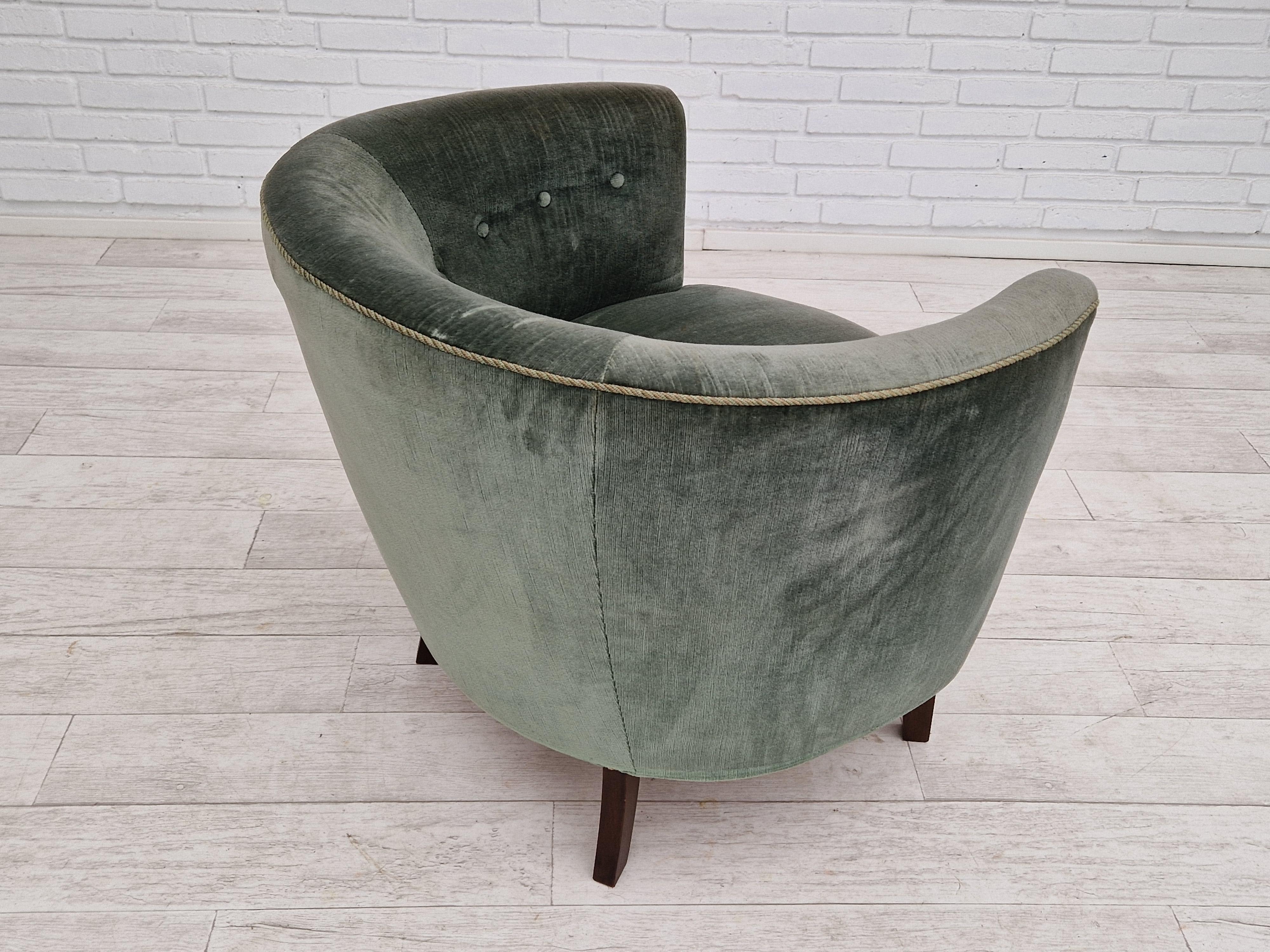 1960s, Danish Design, Curved Loungechair, Original Very Good Condition In Good Condition For Sale In Tarm, 82