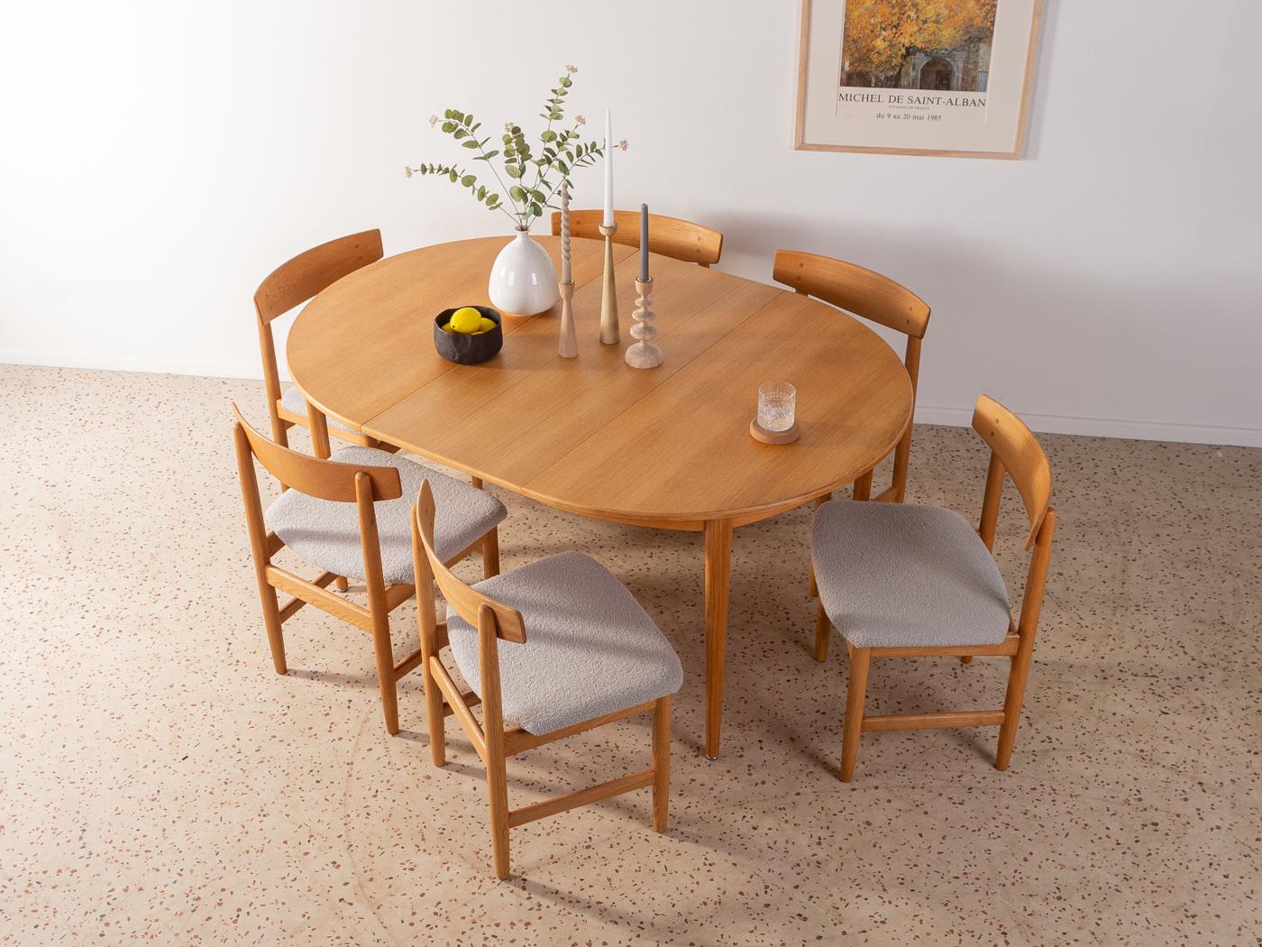 Wonderful extendable dining table from the 1960s. Solid oak frame and veneered table top with solid wood edge and two extension leaves.

Quality Features:
 accomplished design: perfect proportions and visible attention to detail
 high quality