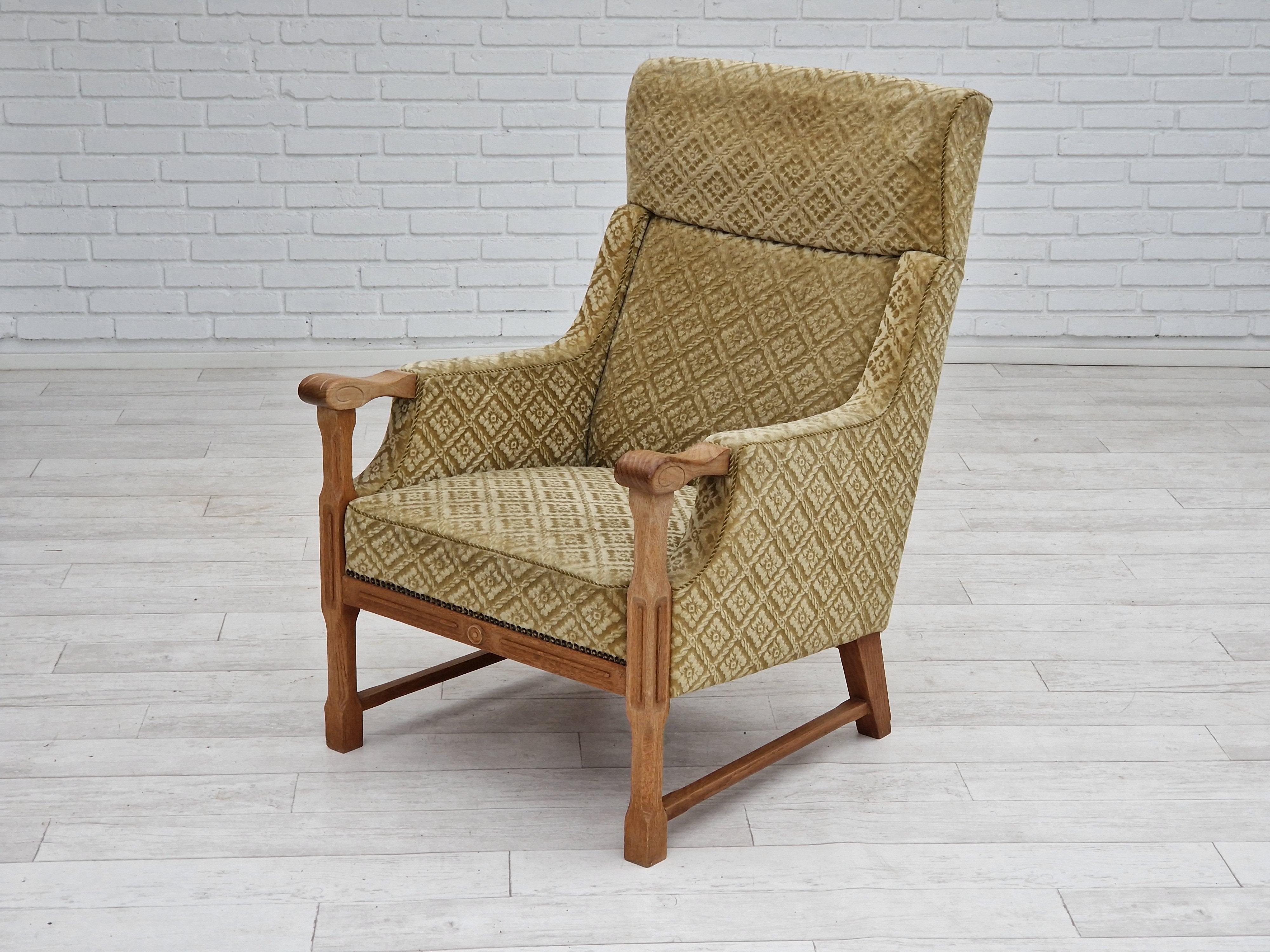 1960er Jahre, Dänisches Design, Sessel mit hoher Rückenlehne, Möbelstoff, Eichenholz. im Angebot 1