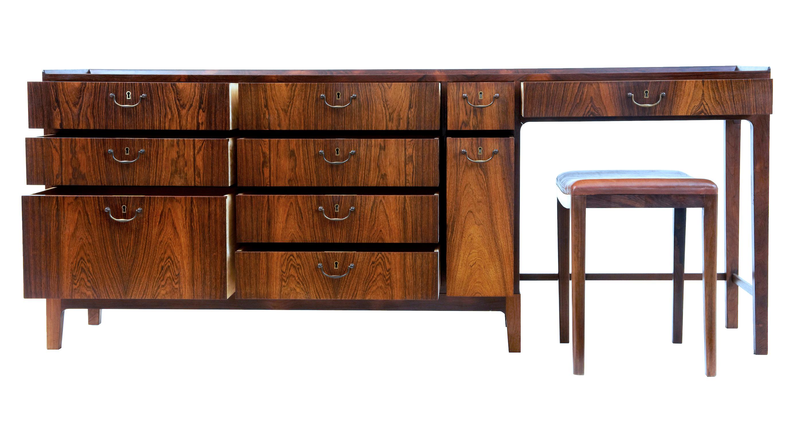 1960s Danish design palisander dressing sideboard by frode holm, circa 1960.

Stunning sideboard or large dressing table veneered in rich palisander. Top surface with short gallery border. Fitted with various sized drawers and brass swan neck
