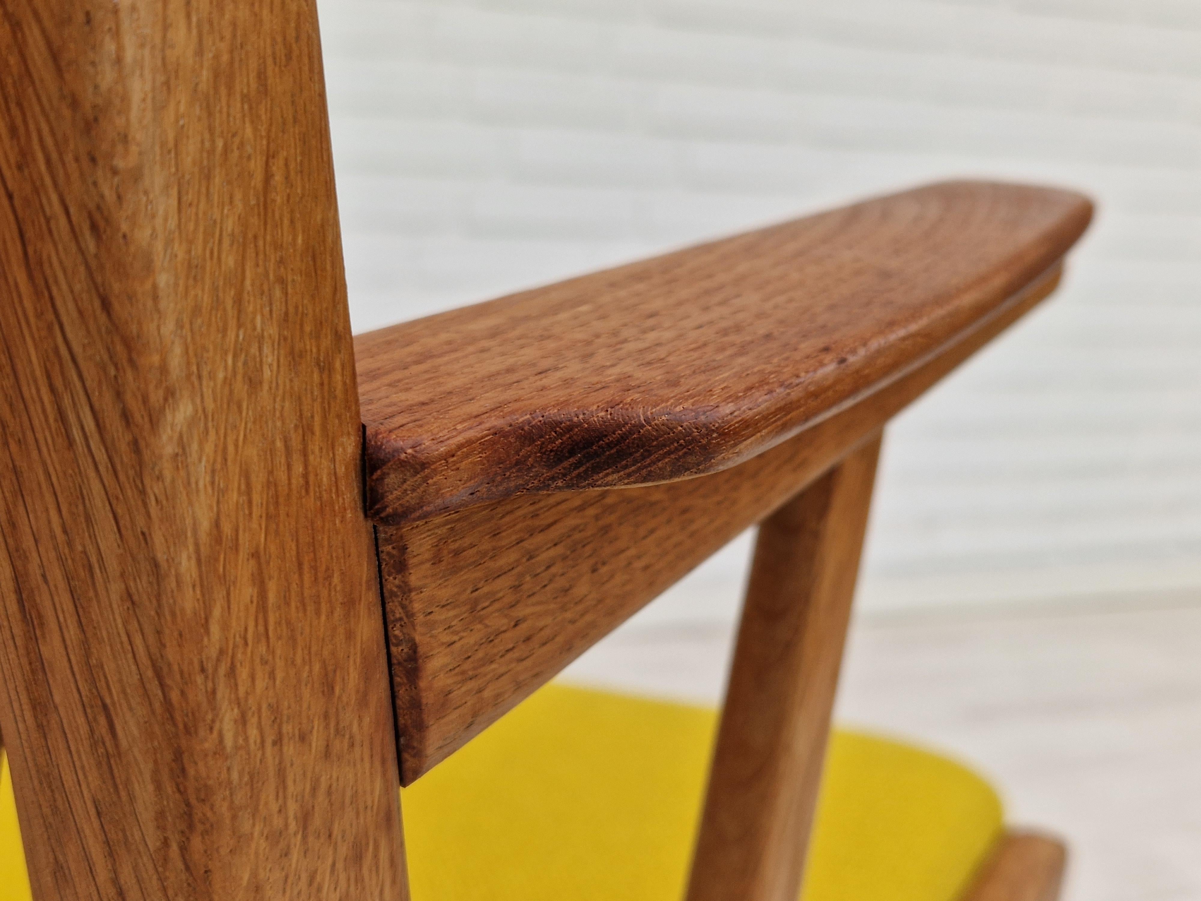 Dänischer Design, restaurierter Sessel aus den 1960er Jahren, Kvadrat-Wolle, Eichenholz. (Skandinavische Moderne) im Angebot