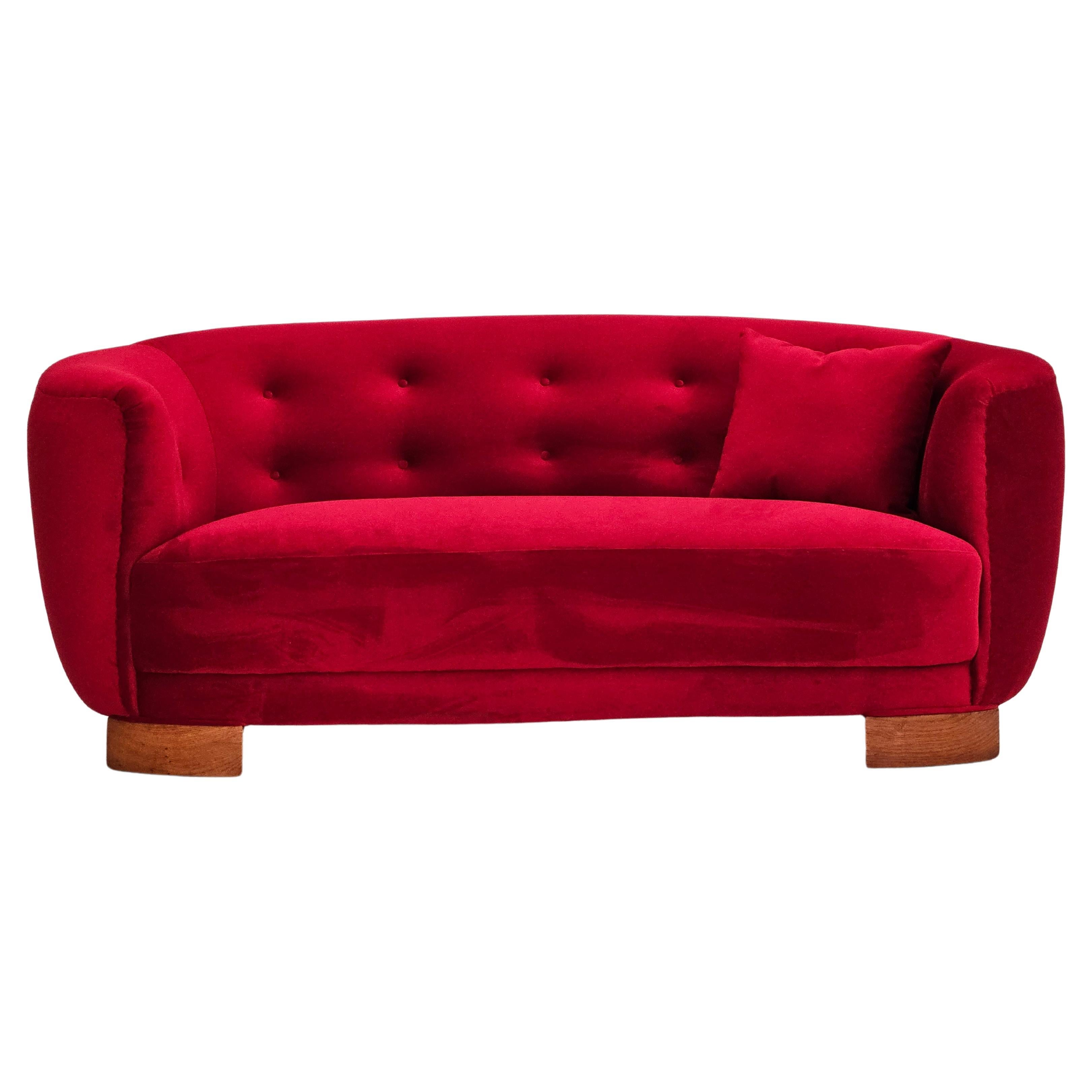 1960er Jahre, dänisches Design, neu gepolstertes 2-Sitzer-Sofa "Banana", Vintage-Velours. im Angebot