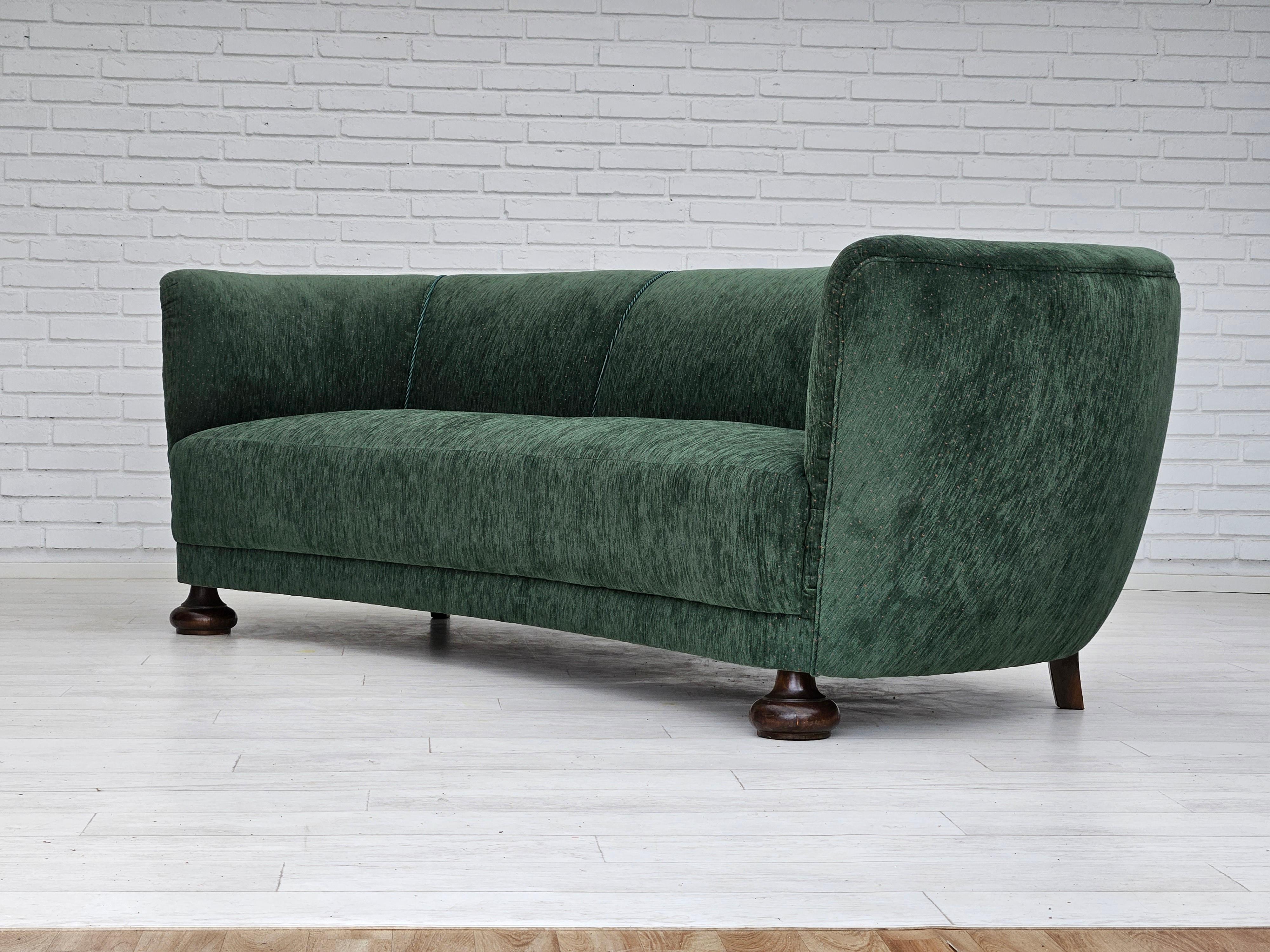 1960er Jahre, dänisches Design, neu gepolstertes 3-Sitzer-Sofa „Banana“-Sofa, Vintage-Samt, Vintage-Samt. im Angebot 3