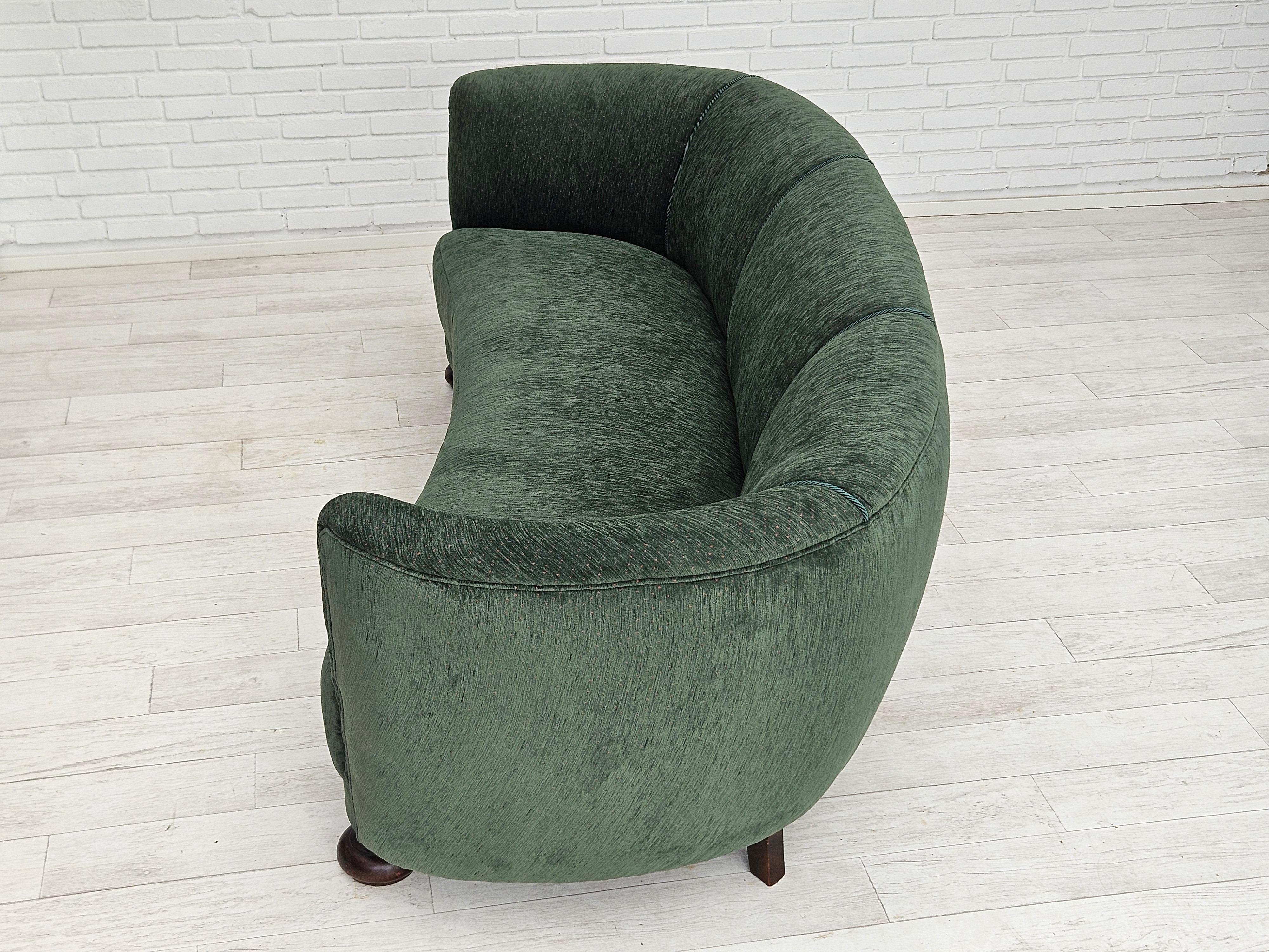 1960er Jahre, dänisches Design, neu gepolstertes 3-Sitzer-Sofa „Banana“-Sofa, Vintage-Samt, Vintage-Samt. im Angebot 4