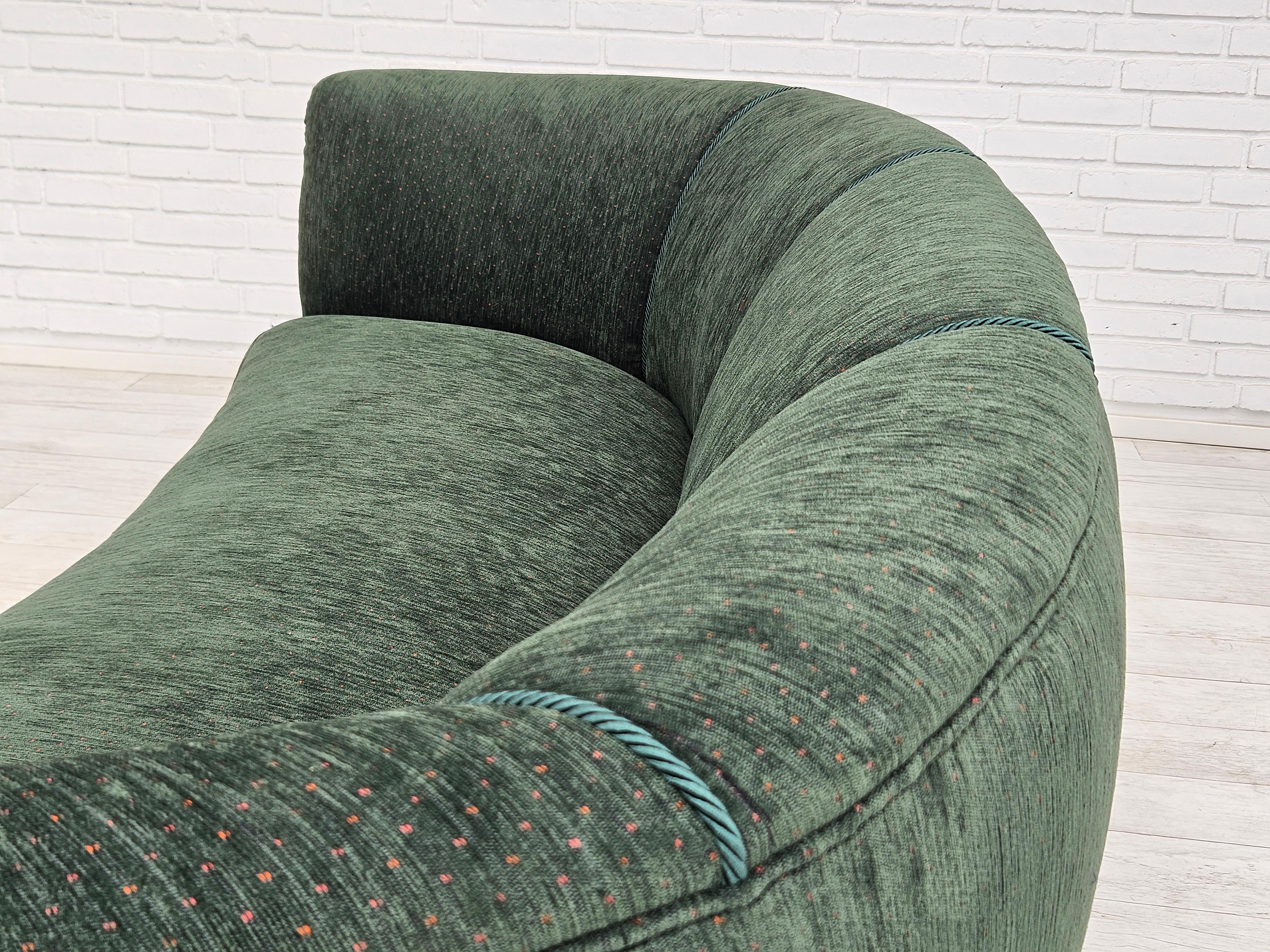 1960er Jahre, dänisches Design, neu gepolstertes 3-Sitzer-Sofa „Banana“-Sofa, Vintage-Samt, Vintage-Samt. im Angebot 7