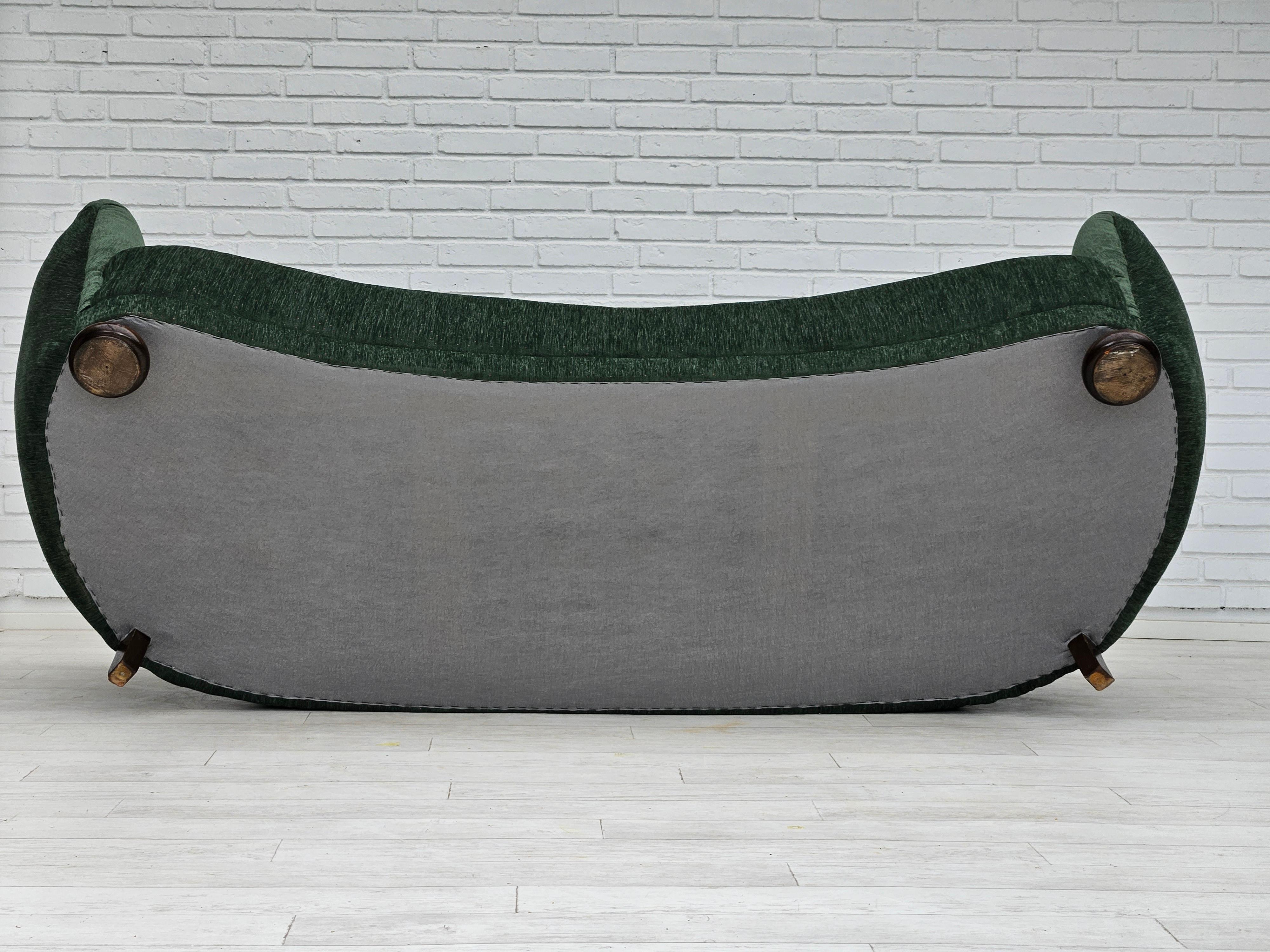 1960er Jahre, dänisches Design, neu gepolstertes 3-Sitzer-Sofa „Banana“-Sofa, Vintage-Samt, Vintage-Samt. im Angebot 8
