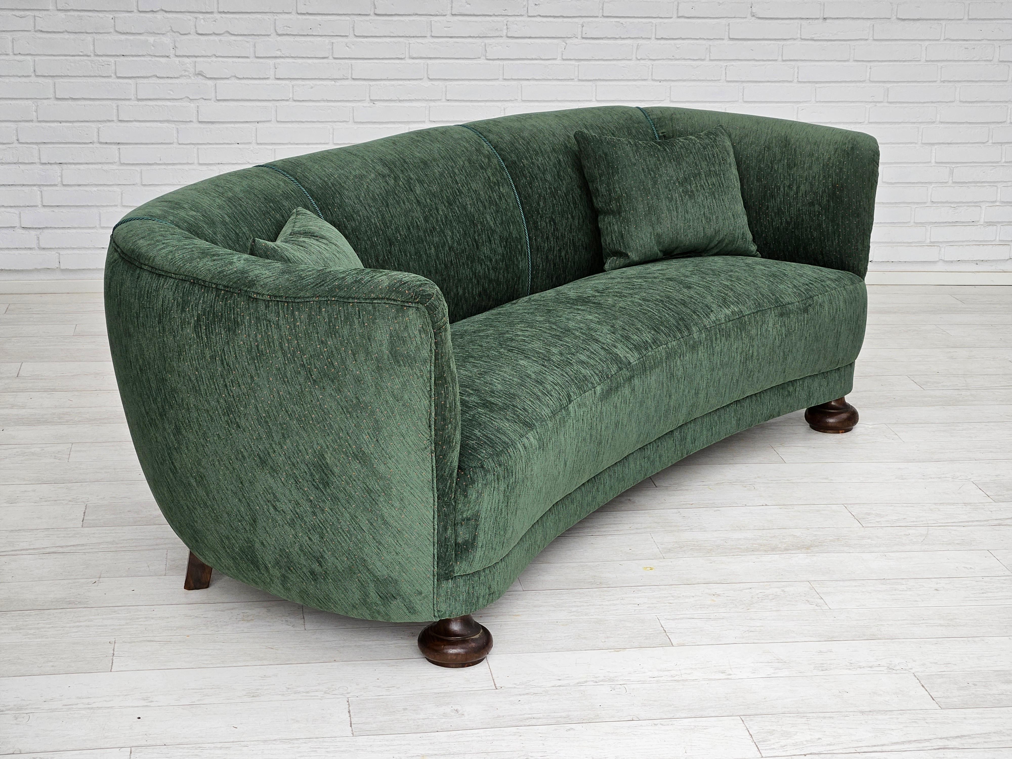 1960er Jahre, dänisches Design, neu gepolstertes 3-Sitzer-Sofa „Banana“-Sofa, Vintage-Samt, Vintage-Samt. (Skandinavische Moderne) im Angebot