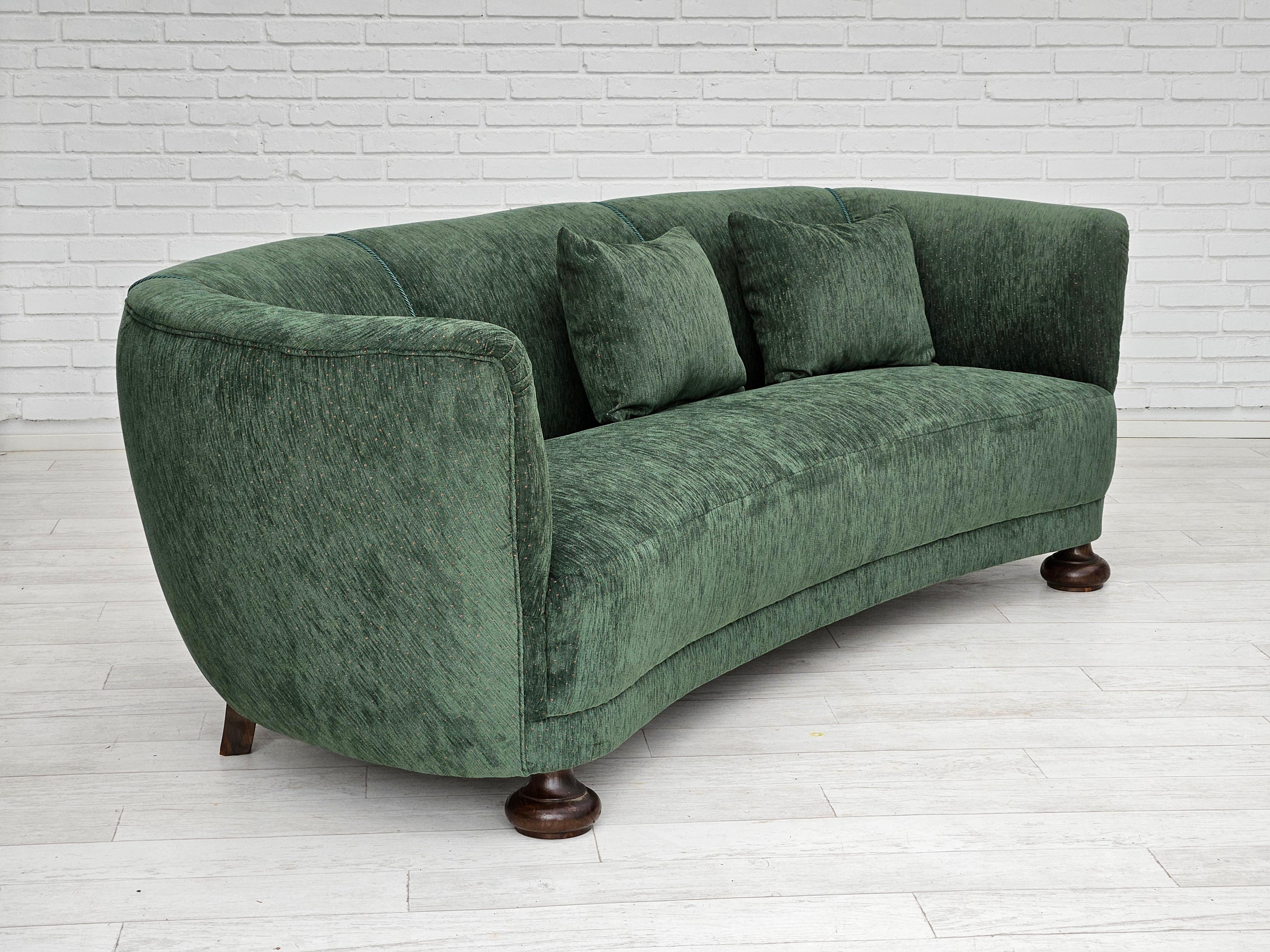 1960er Jahre, dänisches Design, neu gepolstertes 3-Sitzer-Sofa „Banana“-Sofa, Vintage-Samt, Vintage-Samt. im Zustand „Gut“ im Angebot in Tarm, 82