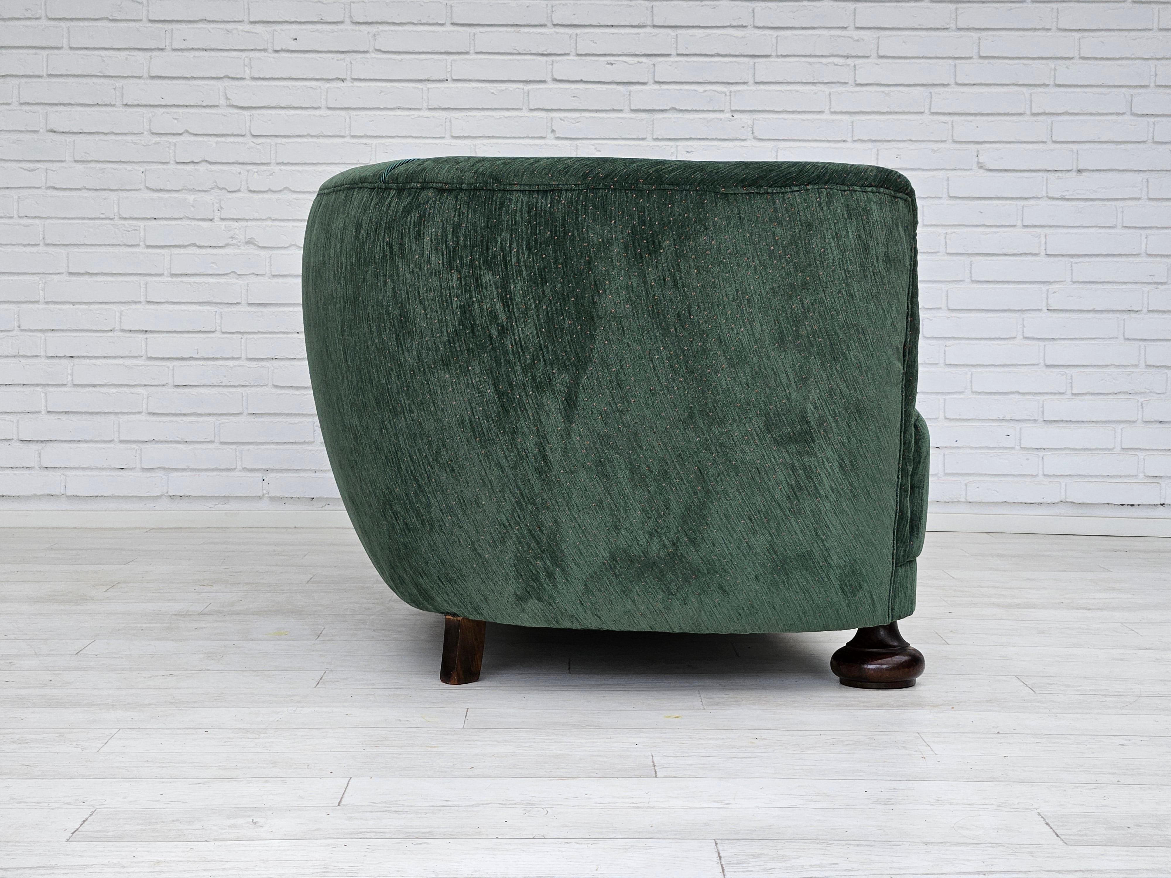 1960er Jahre, dänisches Design, neu gepolstertes 3-Sitzer-Sofa „Banana“-Sofa, Vintage-Samt, Vintage-Samt. im Angebot 1