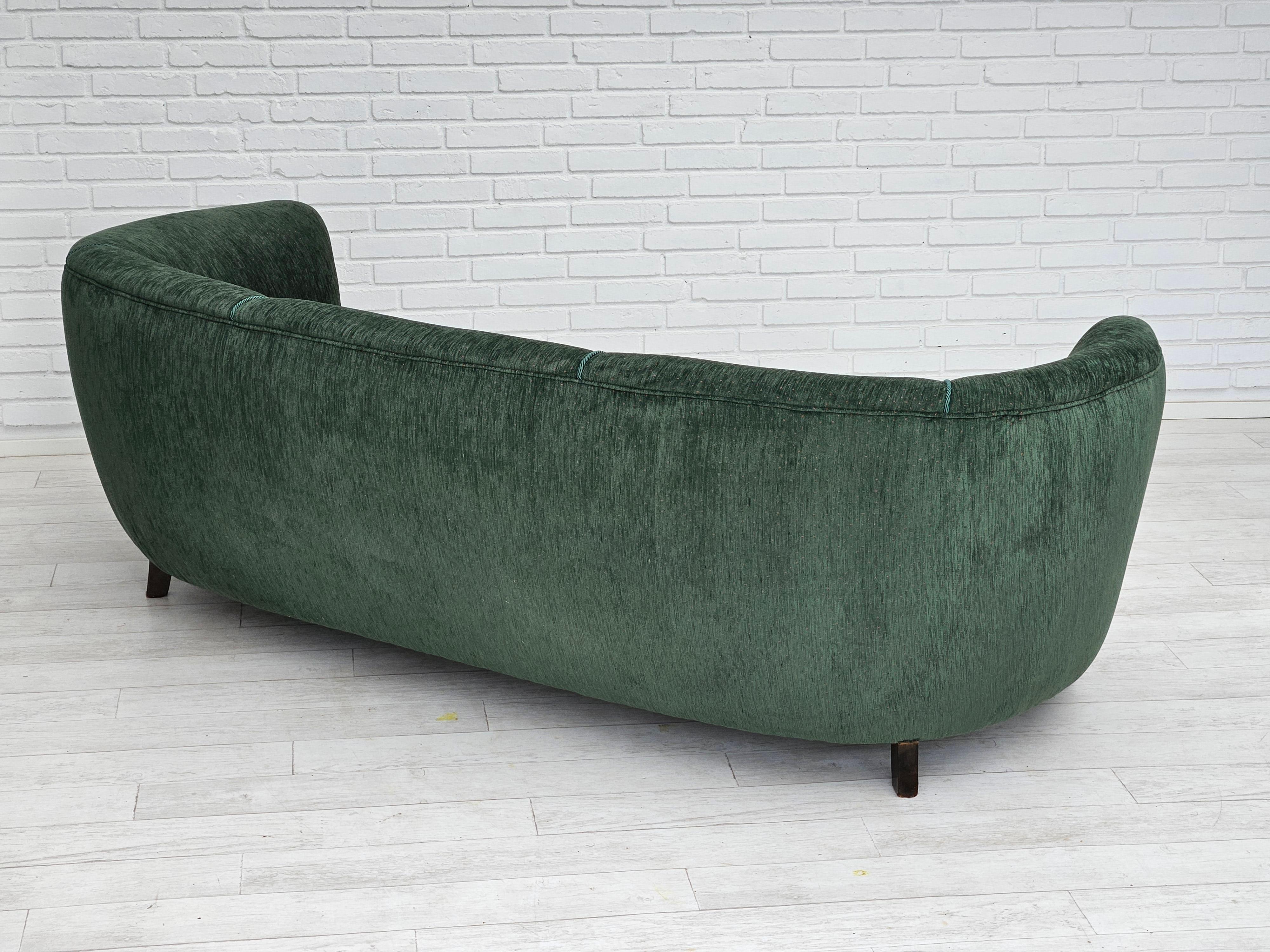 1960er Jahre, dänisches Design, neu gepolstertes 3-Sitzer-Sofa „Banana“-Sofa, Vintage-Samt, Vintage-Samt. im Angebot 2