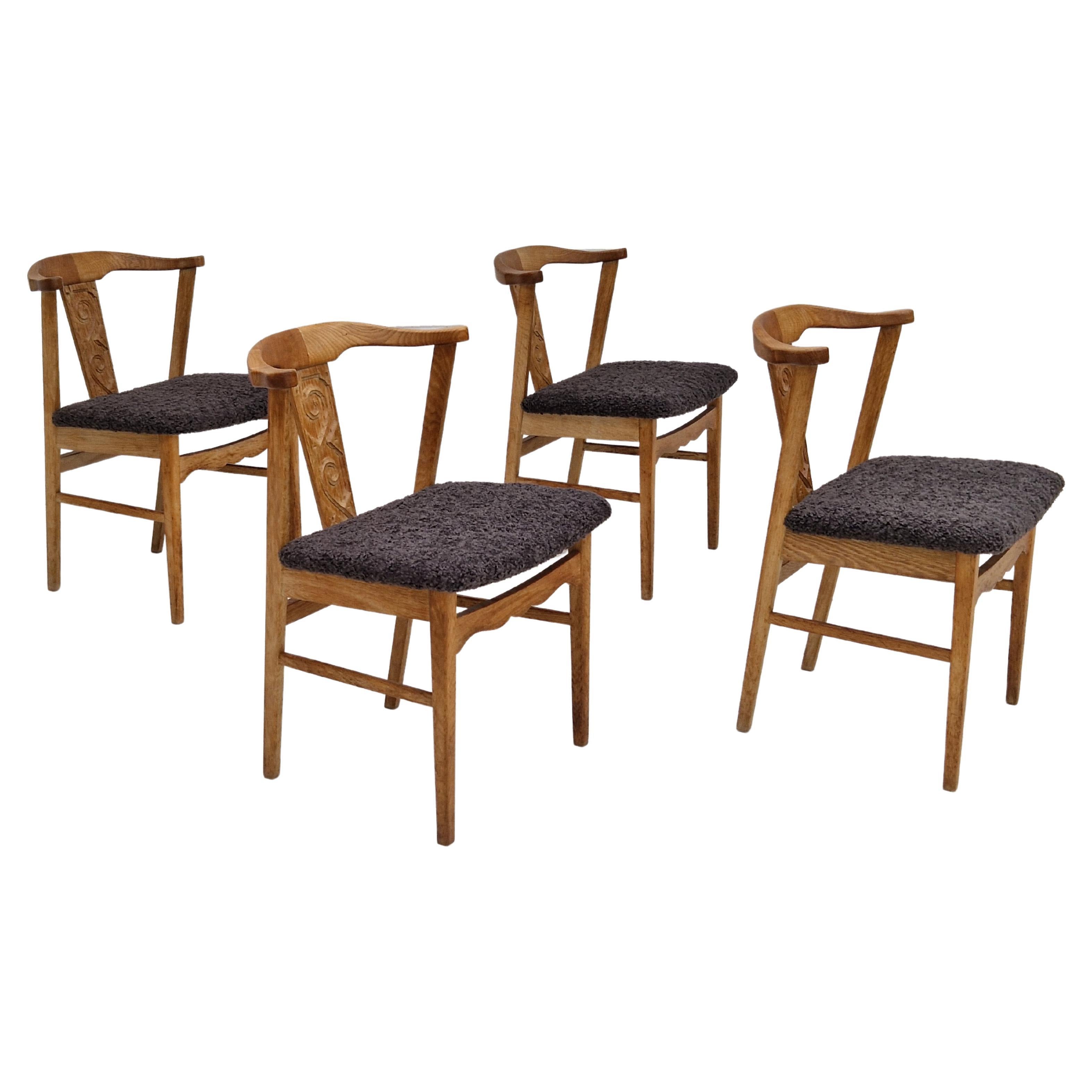 Ensemble de 4 chaises de salle à manger de design danois des années 1960, bois de chêne, retapissées.