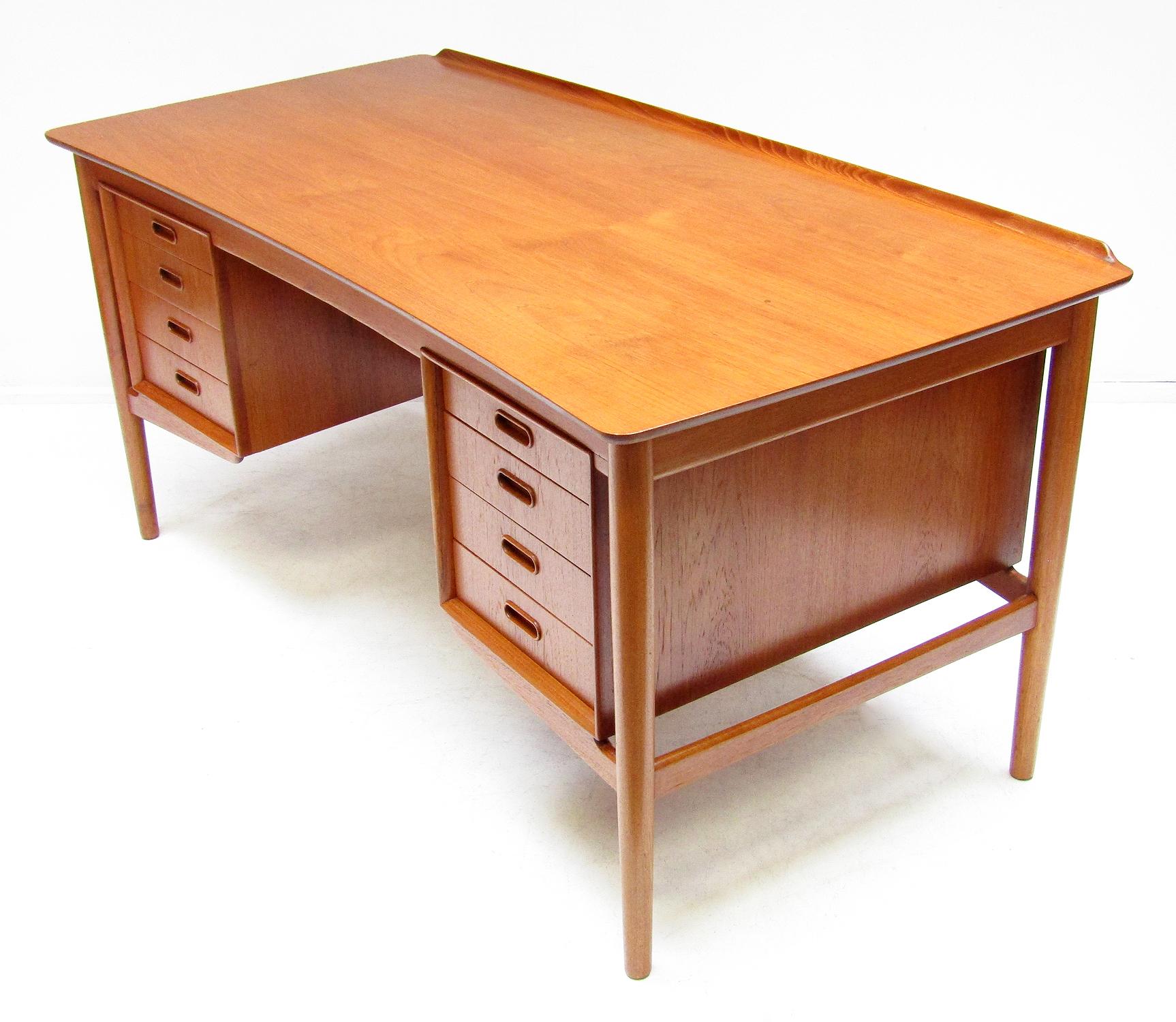 1960s Danish Desk in Teak by Svend Aage Madsen In Good Condition For Sale In Shepperton, Surrey