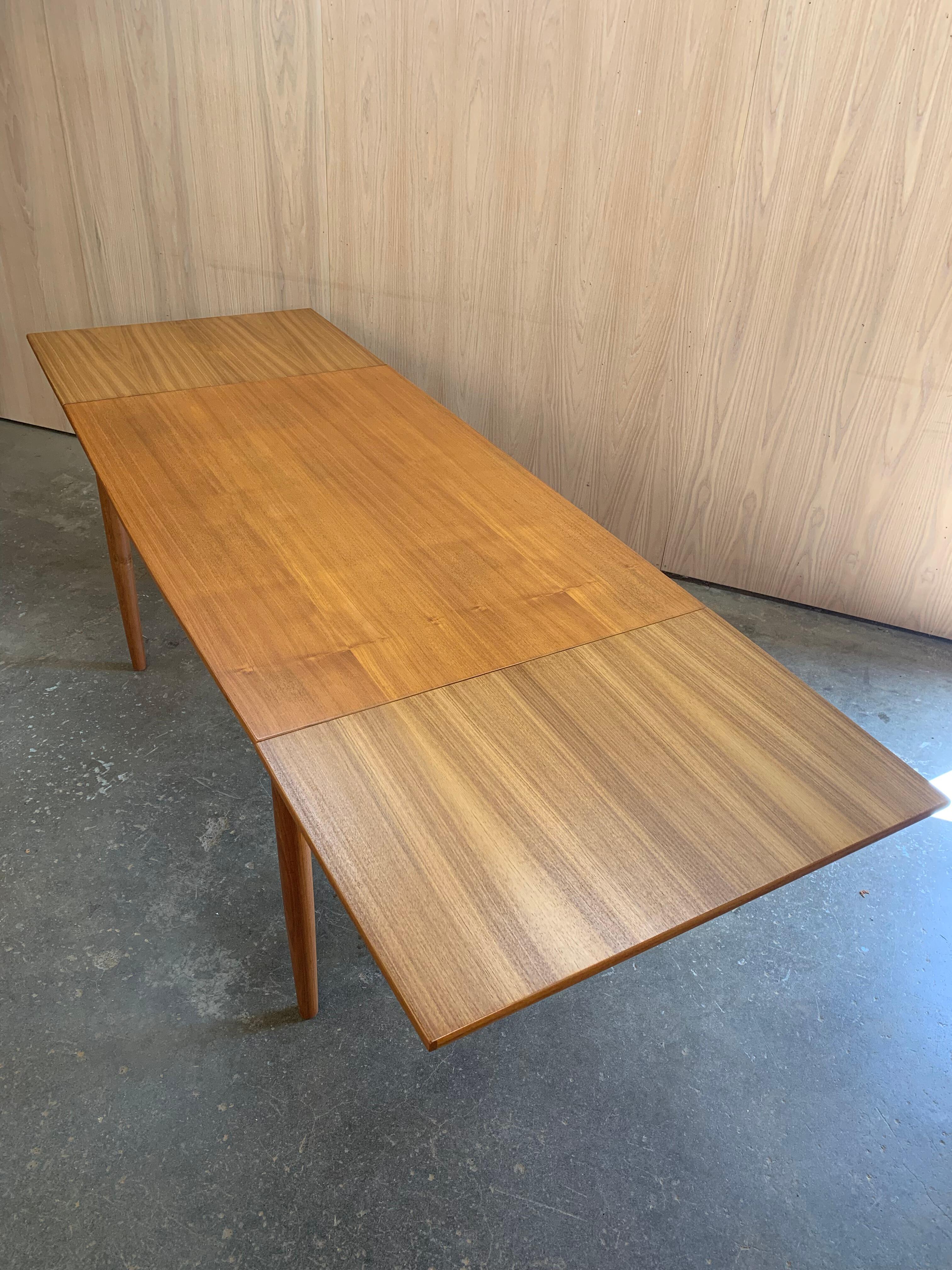 1960s Danish Draw-Leaf Dining Table For Sale 4