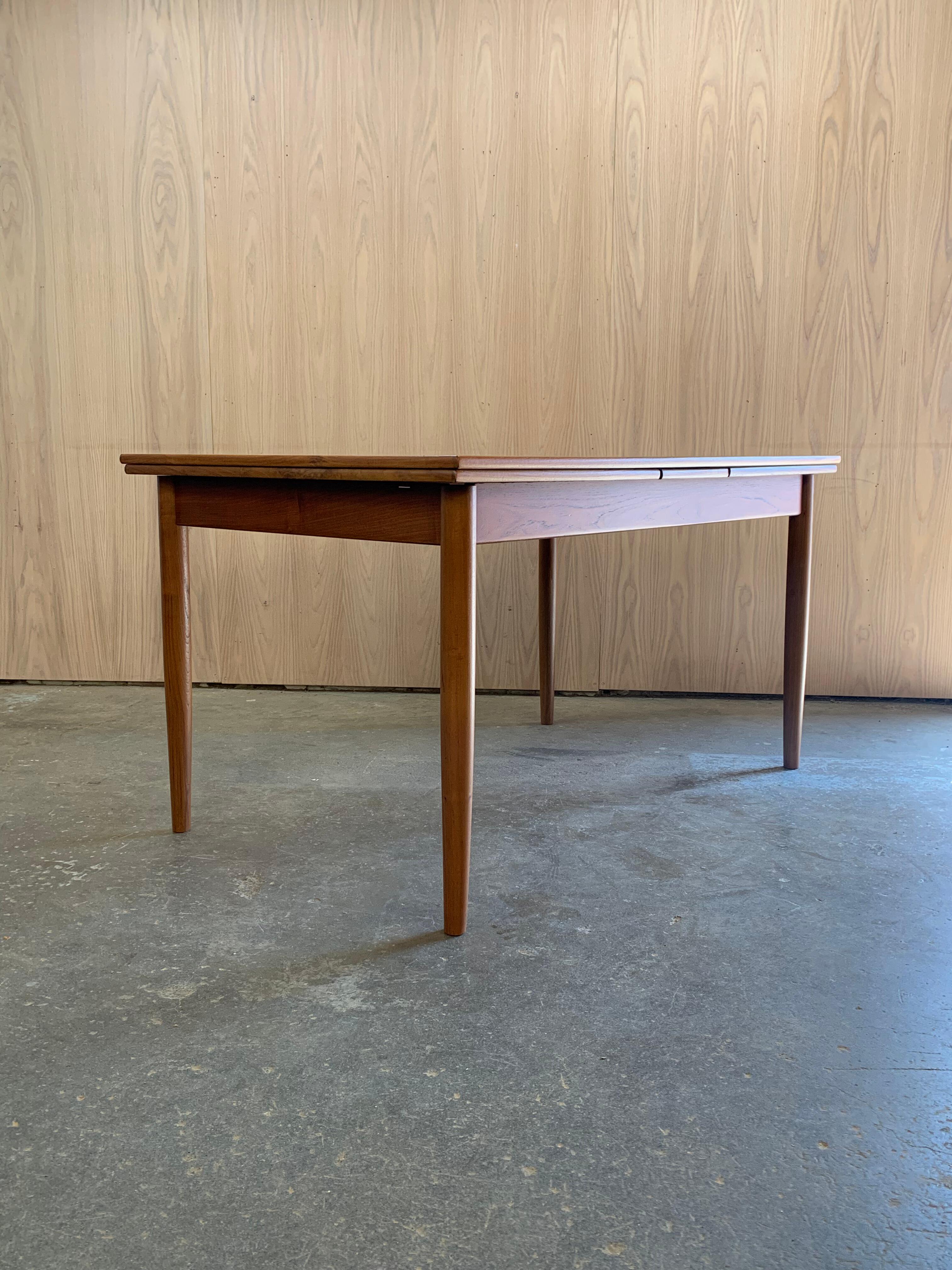 Mid-Century Modern 1960s Danish Draw-Leaf Dining Table For Sale