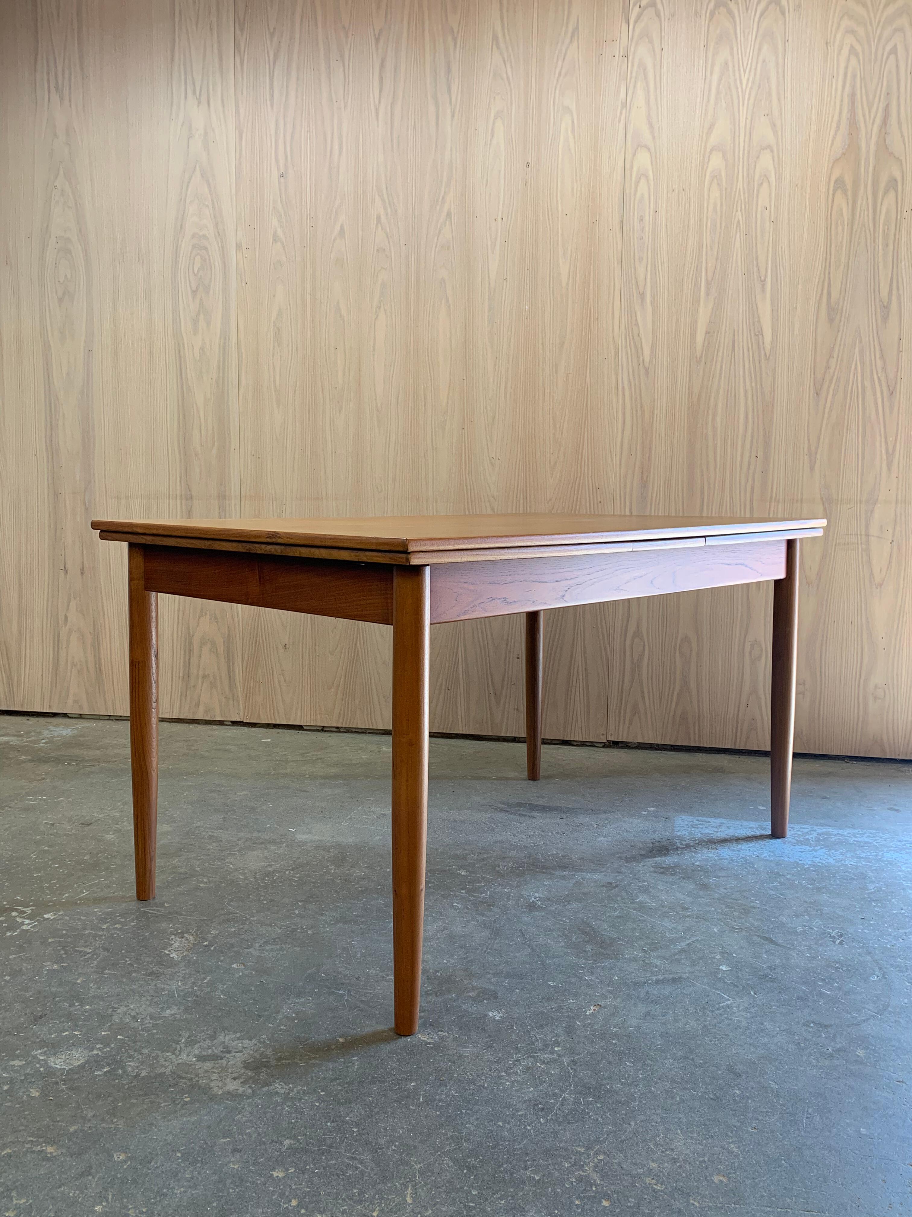 1960s Danish Draw-Leaf Dining Table In Excellent Condition For Sale In Victoria, BC