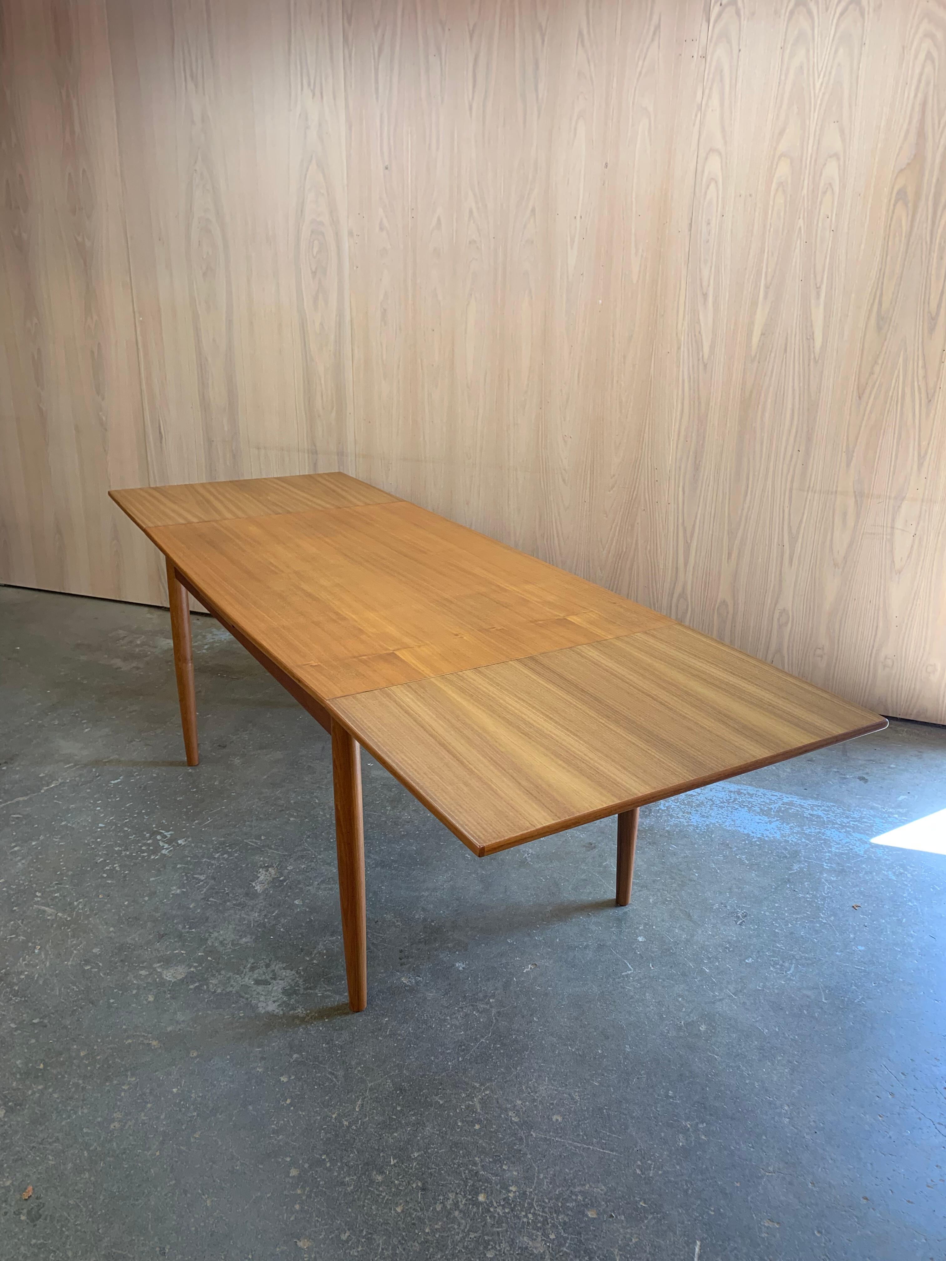 1960s Danish Draw-Leaf Dining Table For Sale 2