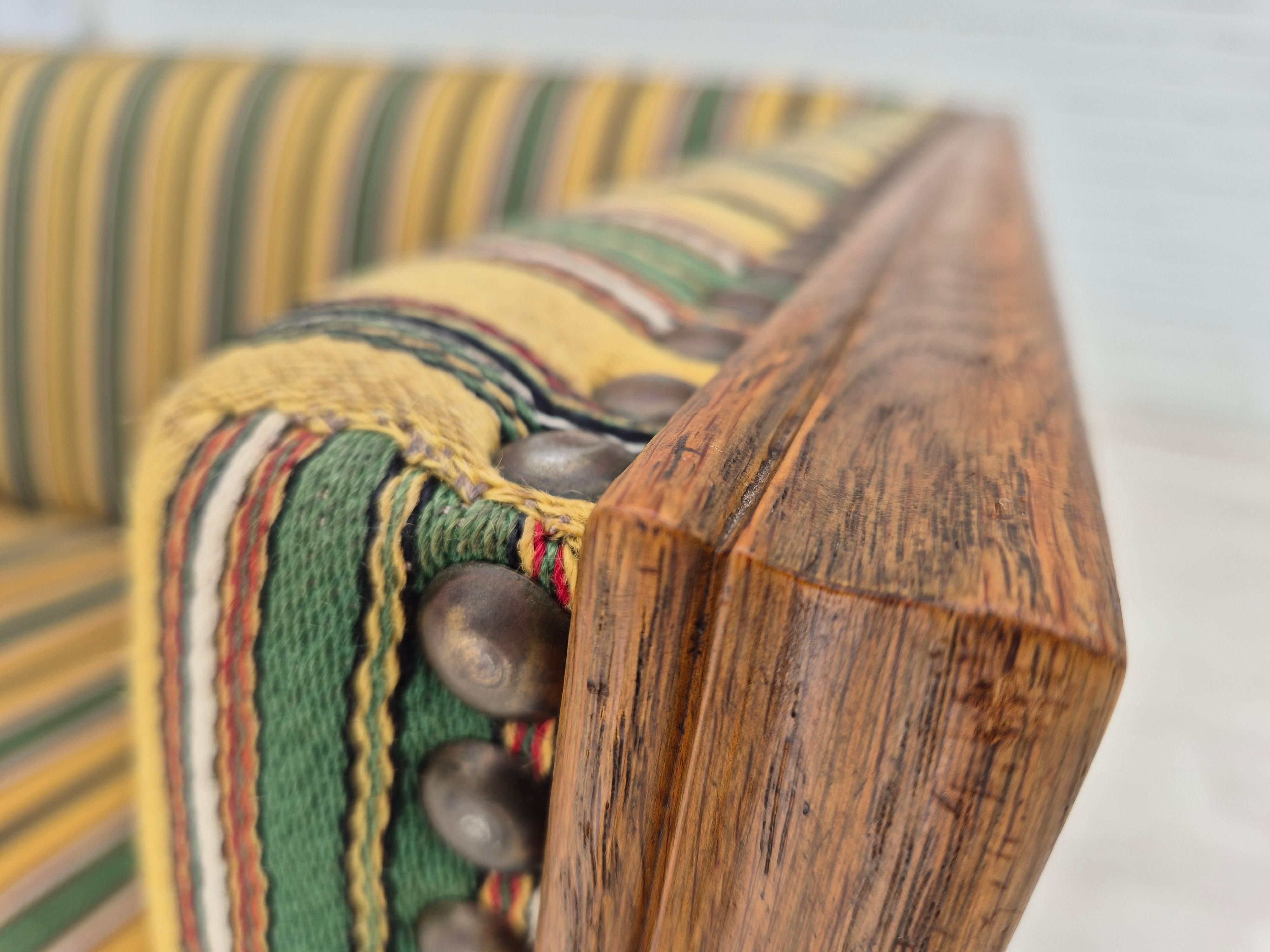 1960s, Danish drop arm sofa, furniture wool, oak wood, orginal condition. en vente 5