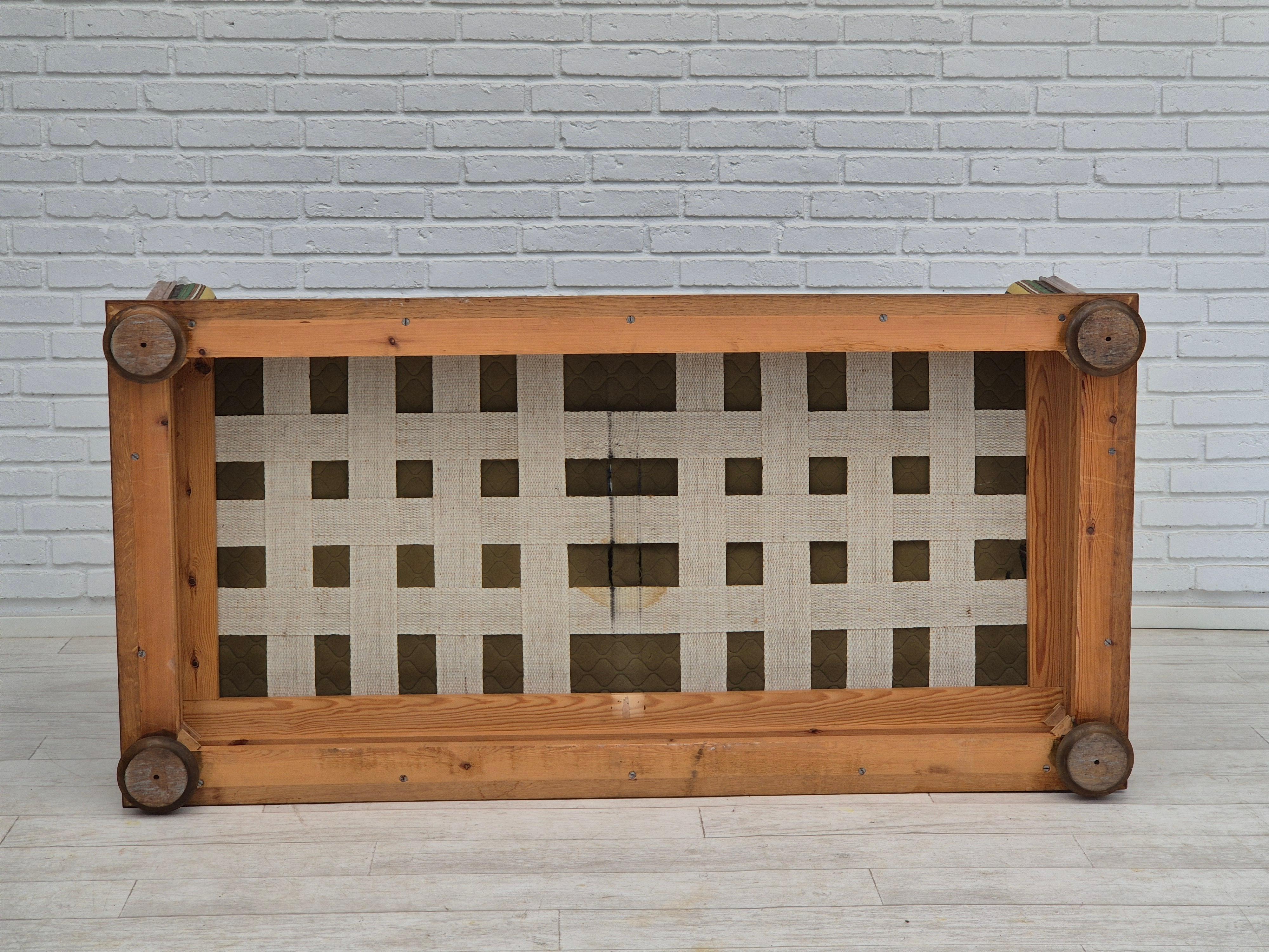 1960s, Danish drop arm sofa, furniture wool, oak wood, orginal condition. en vente 11