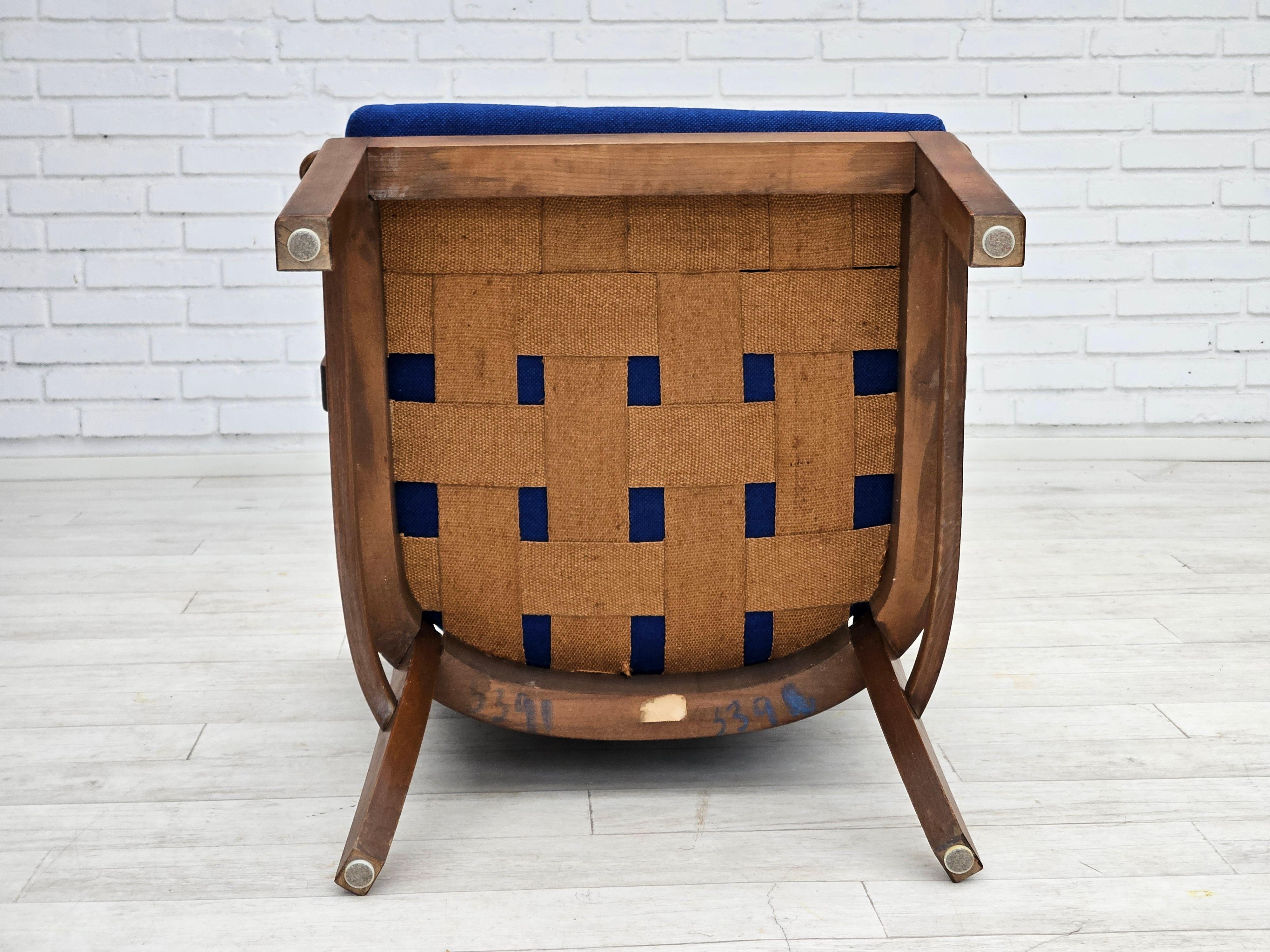 Fauteuil danois des années 1960 de Fritz Hansen, tissu en laine, bois de hêtre. en vente 4