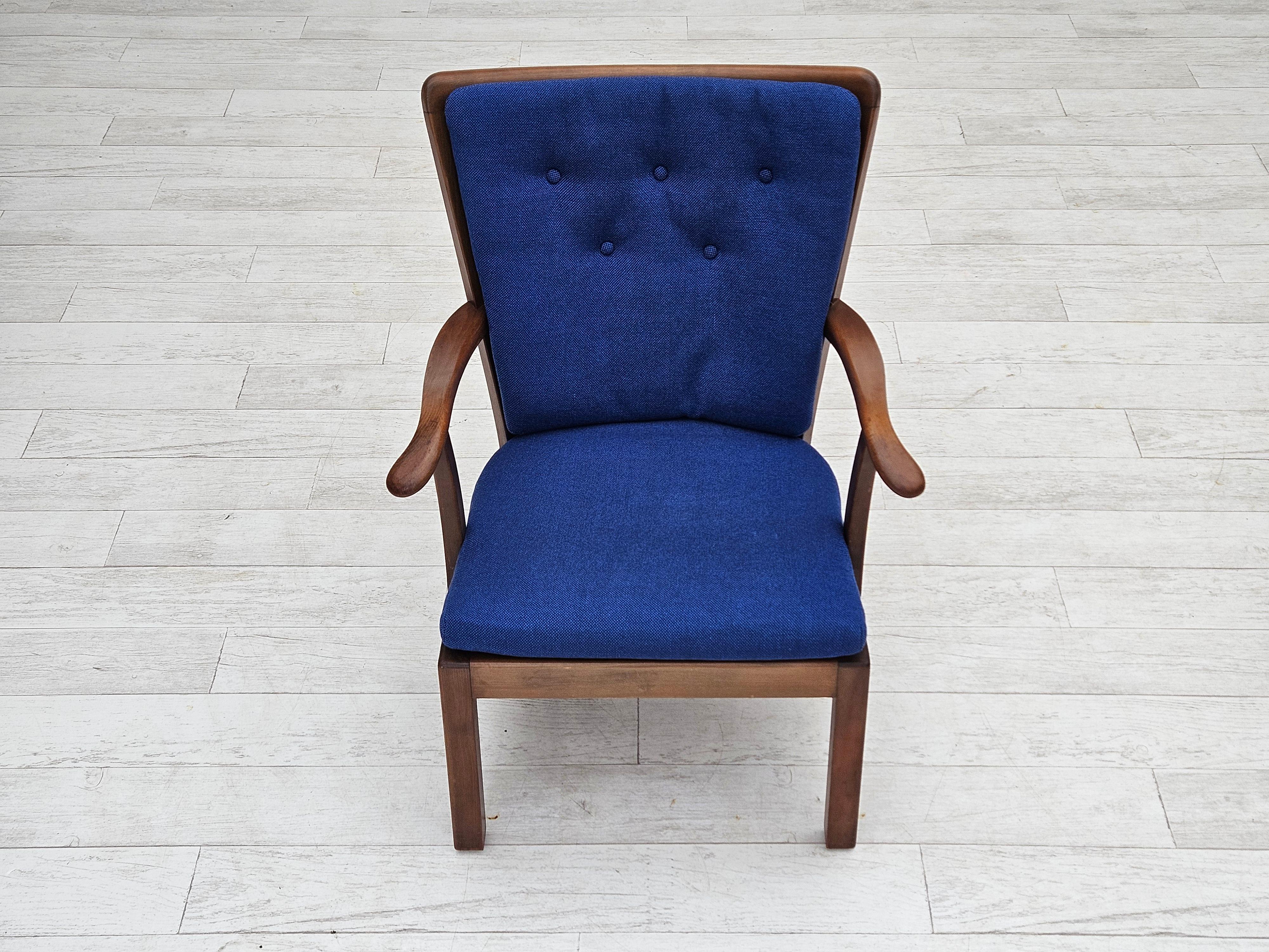 Danois Fauteuil danois des années 1960 de Fritz Hansen, tissu en laine, bois de hêtre. en vente