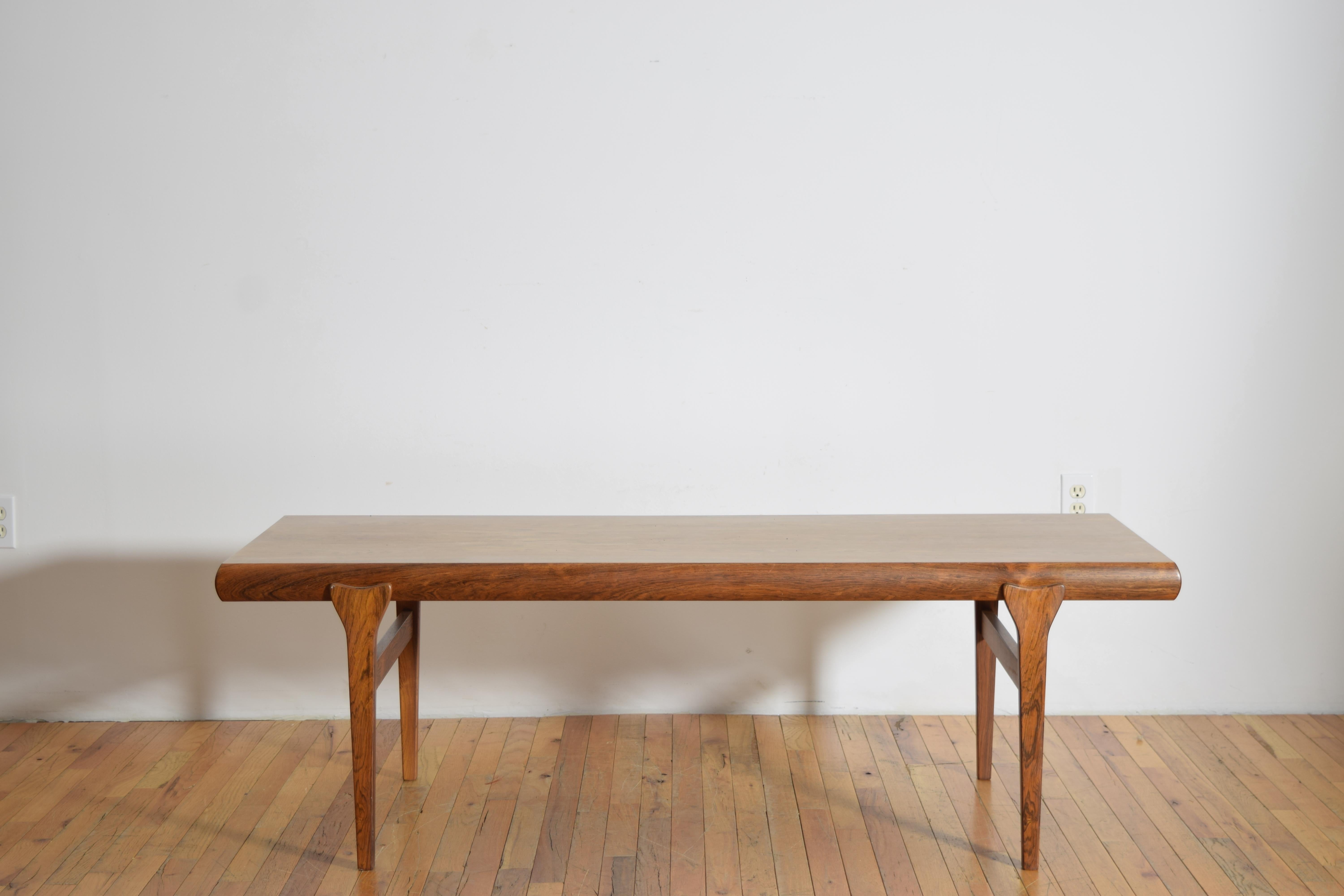 Moderne Table basse extensible danoise en teck des années 1960, Design/One par Johannes Andersen en vente