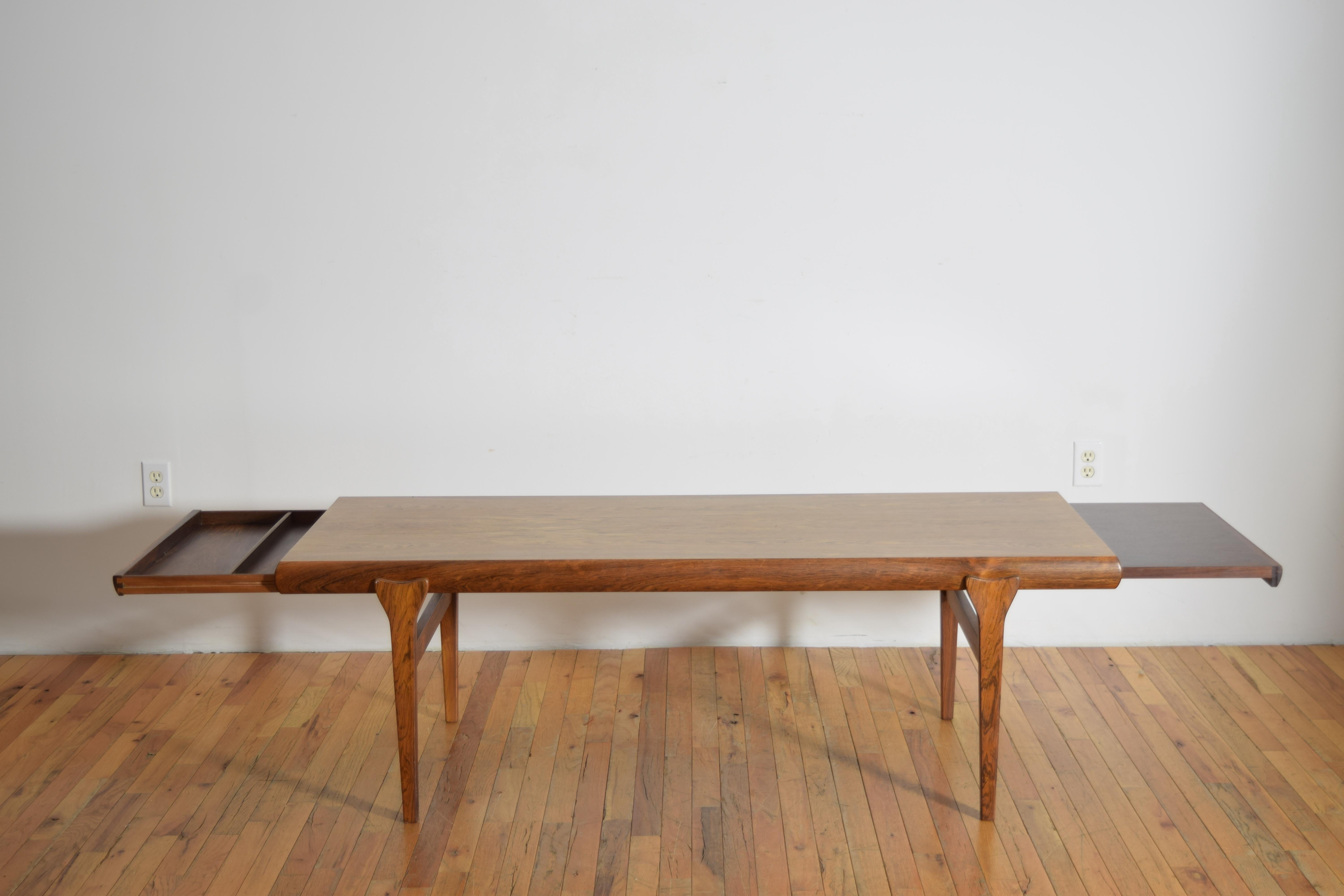 Danois Table basse extensible danoise en teck des années 1960, Design/One par Johannes Andersen en vente