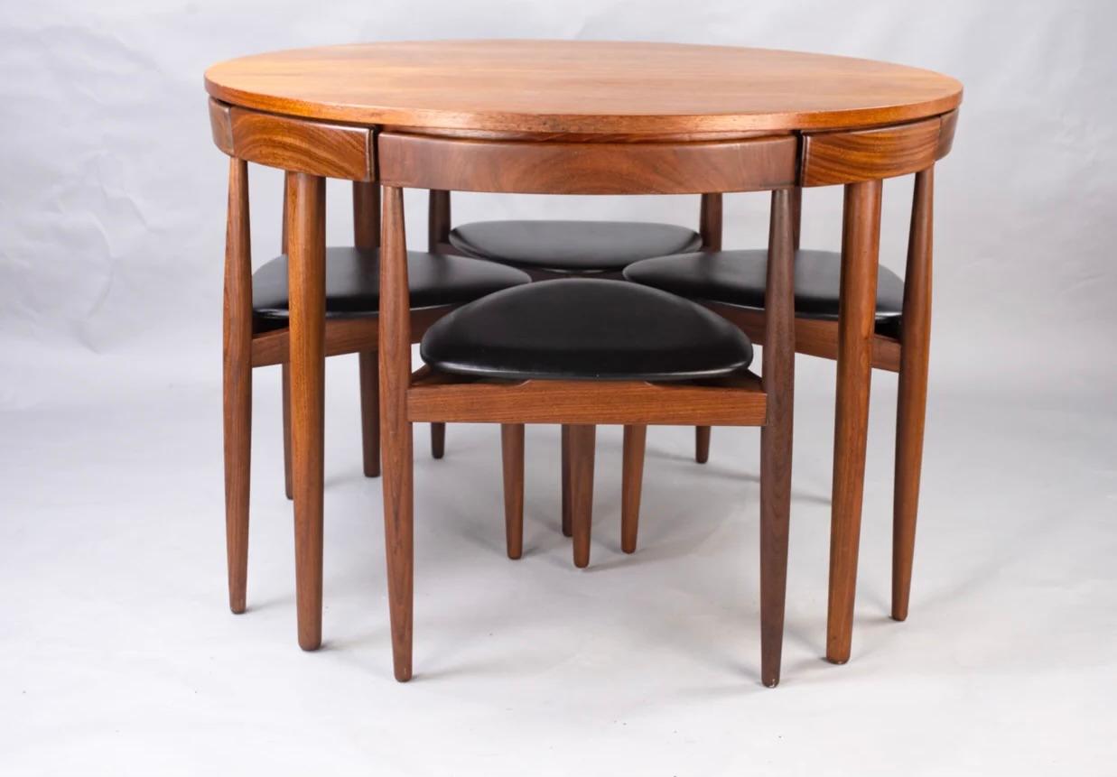 Dining table and chairs designed by Hans Olsen for Danish furniture manufacturer Frem Rojle in 1962.The dining table has be become a cherished Danish classic.
Four unique three legged chairs integrate perfectly with the apron of table 
forming a