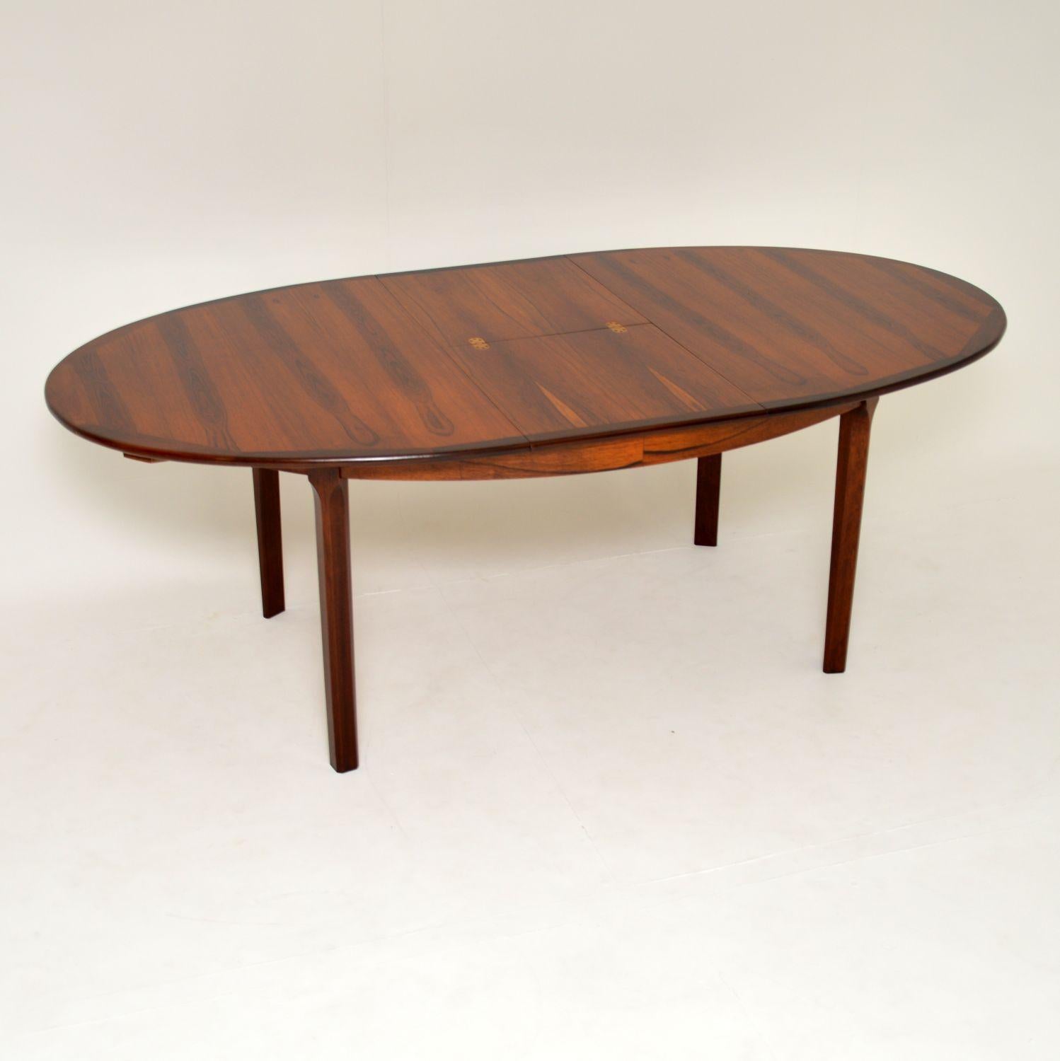 A beautiful vintage dining table, made in Denmark and dating from the 1960s. This is of great quality, it has a beautiful color and stunning wood grain patterns.

This has an extra leaf to extend the dining area, it folds down and stores under the