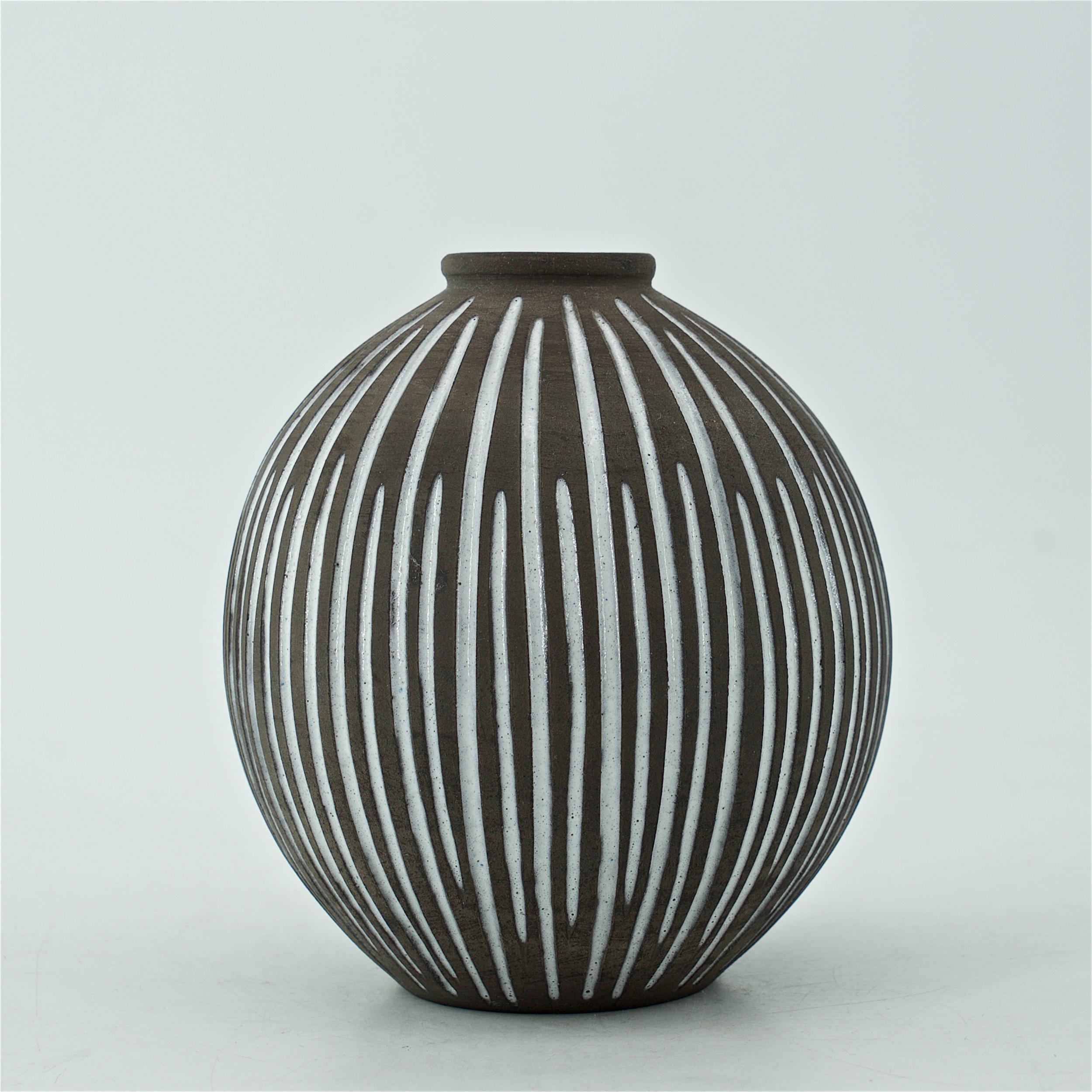 Danese 1960, danese, artista donna Studio Pottery Vaso a zucca Sfera Scultura in gres in vendita